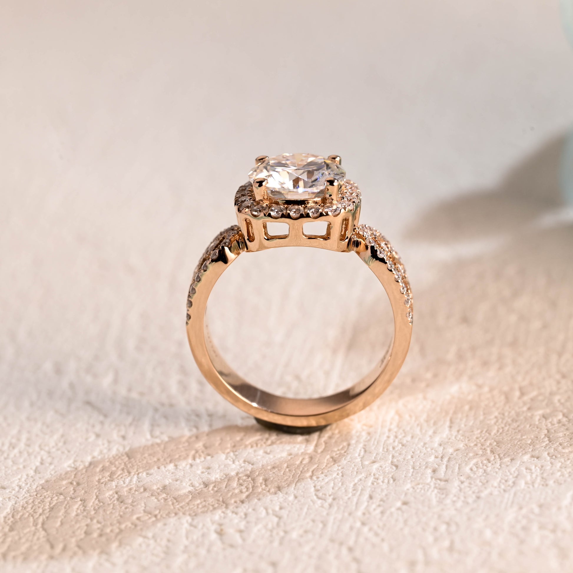 vintage-style-Solid Gold Round Cut Moissanite Engagement Ring