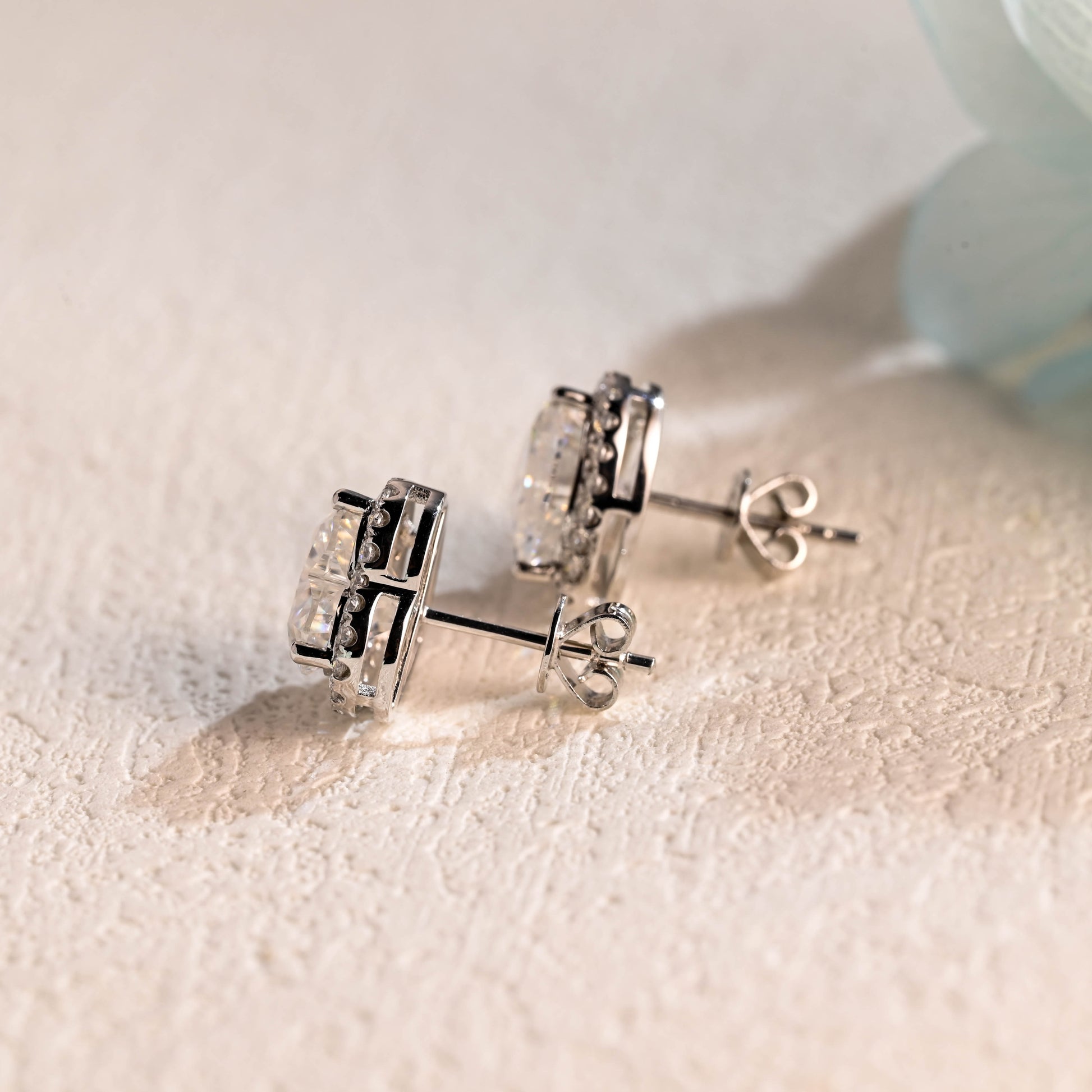 heart-cut-moissanite-earring-studs