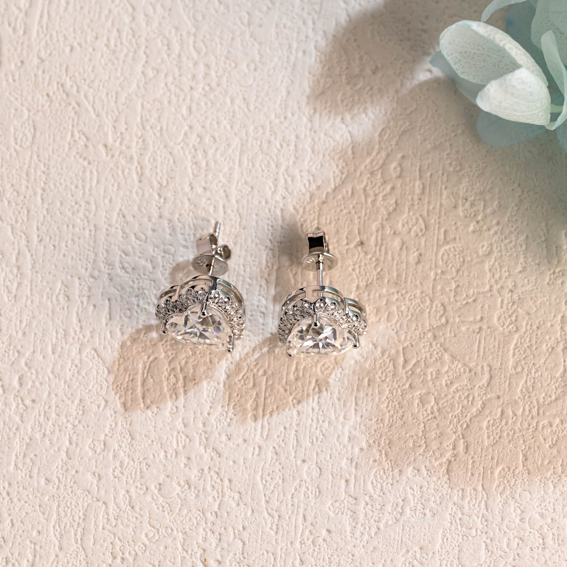 heart-cut-moissanite-earring-studs