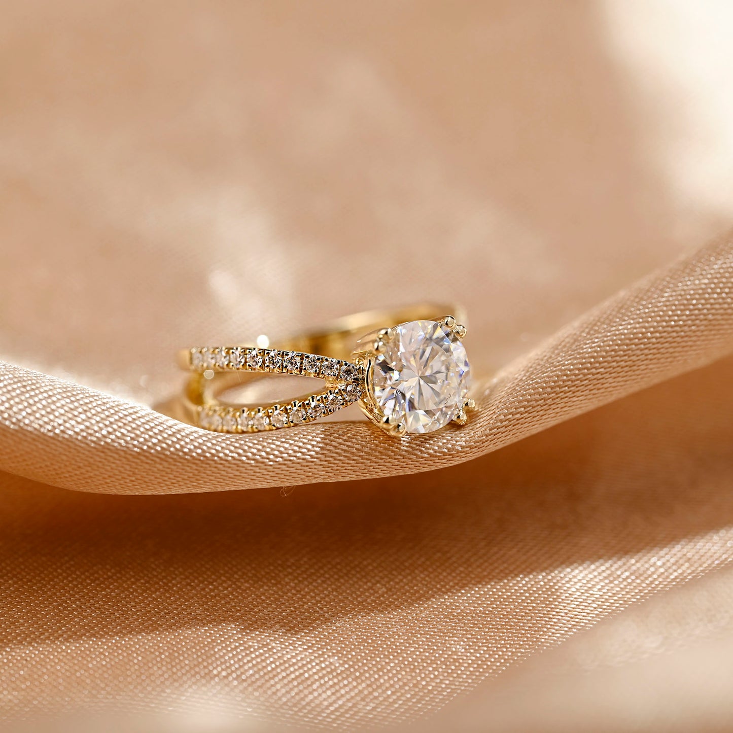 split-shank-round-cut-moissanite-ring-half-eternity-wedding-ring