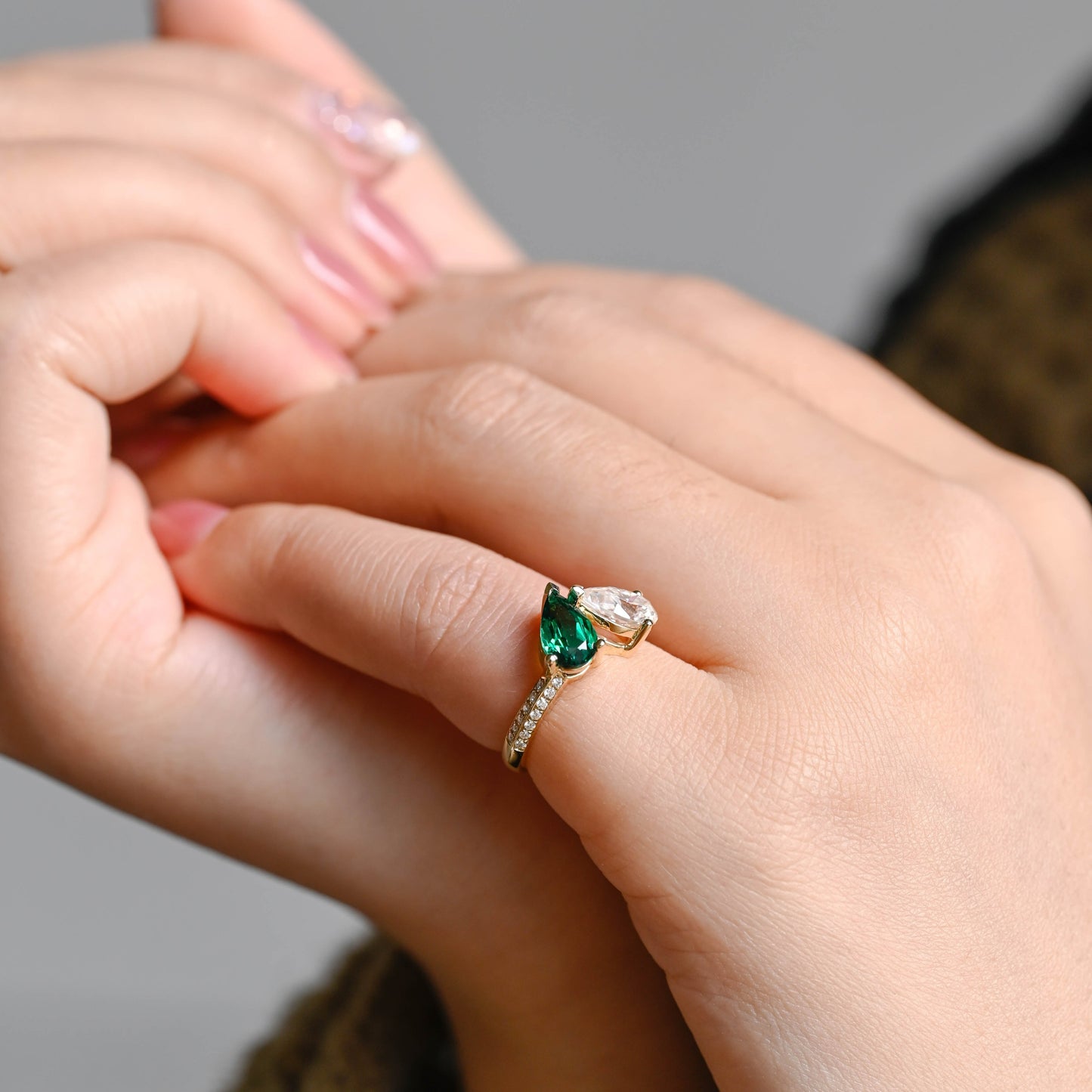 pear-moissanite-lab-grown-emerald-toi-et-moi-engagement-ring-wedding-ring