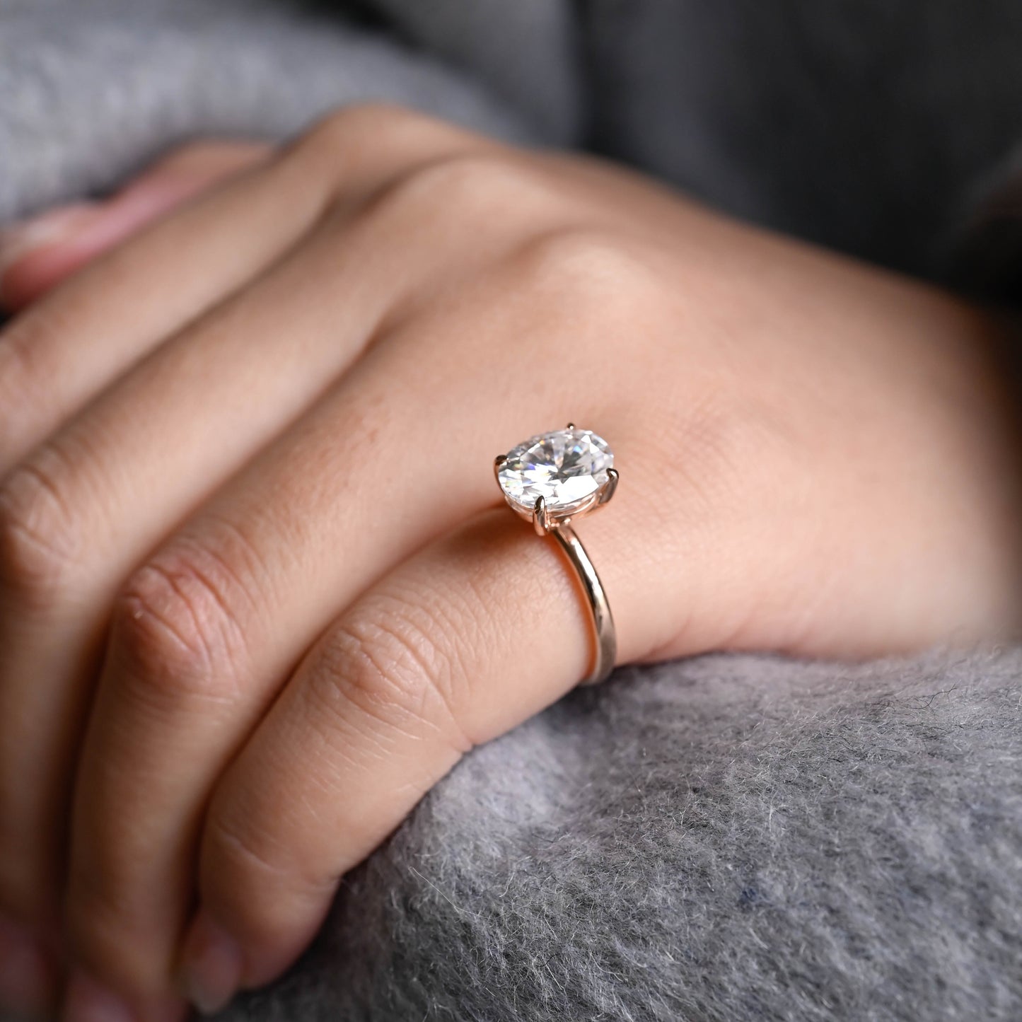 solitaire-oval-moissanite-engagement-ring