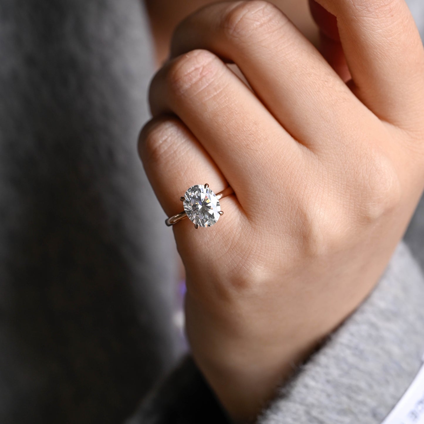 solitaire-oval-moissanite-engagement-ring