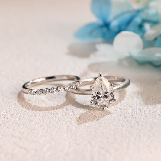 solid-gold-pear-moissanite-wedding-ring-set