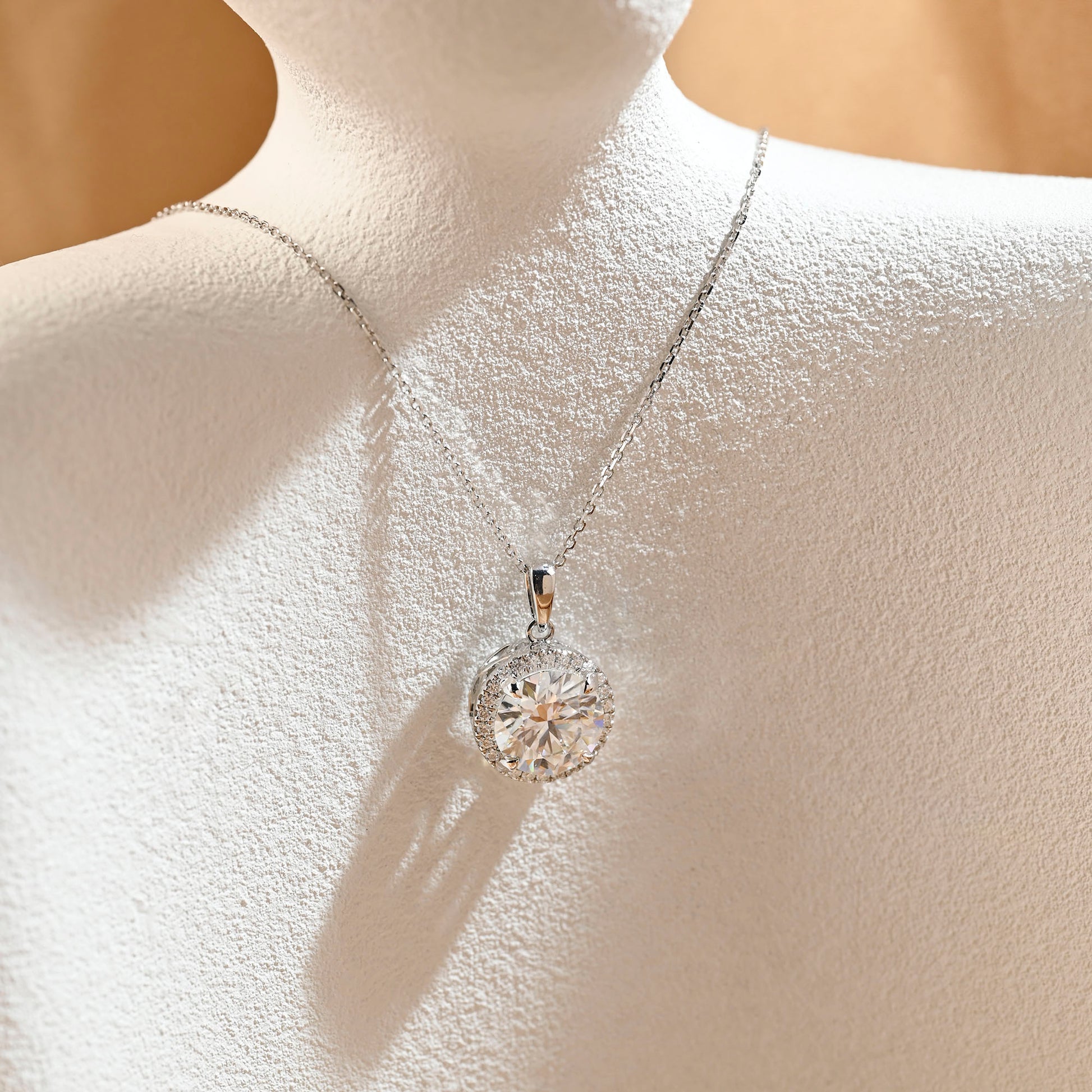 round-cut-moissanite-pendant-halo-vtg-style-necklace