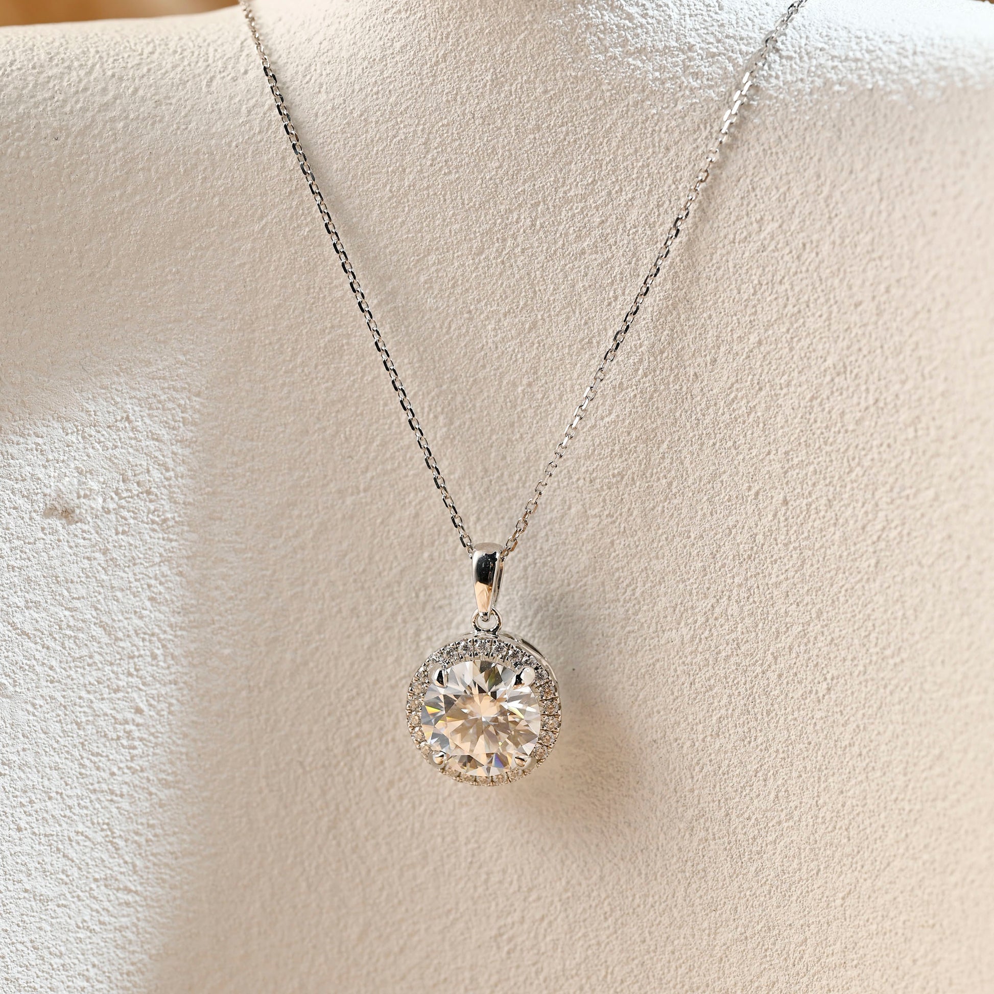 round-cut-moissanite-pendant-halo-vtg-style-necklace