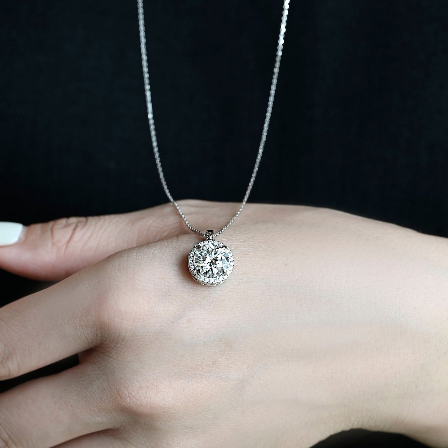 round-cut-moissanite-pendant-halo-vtg-style-necklace