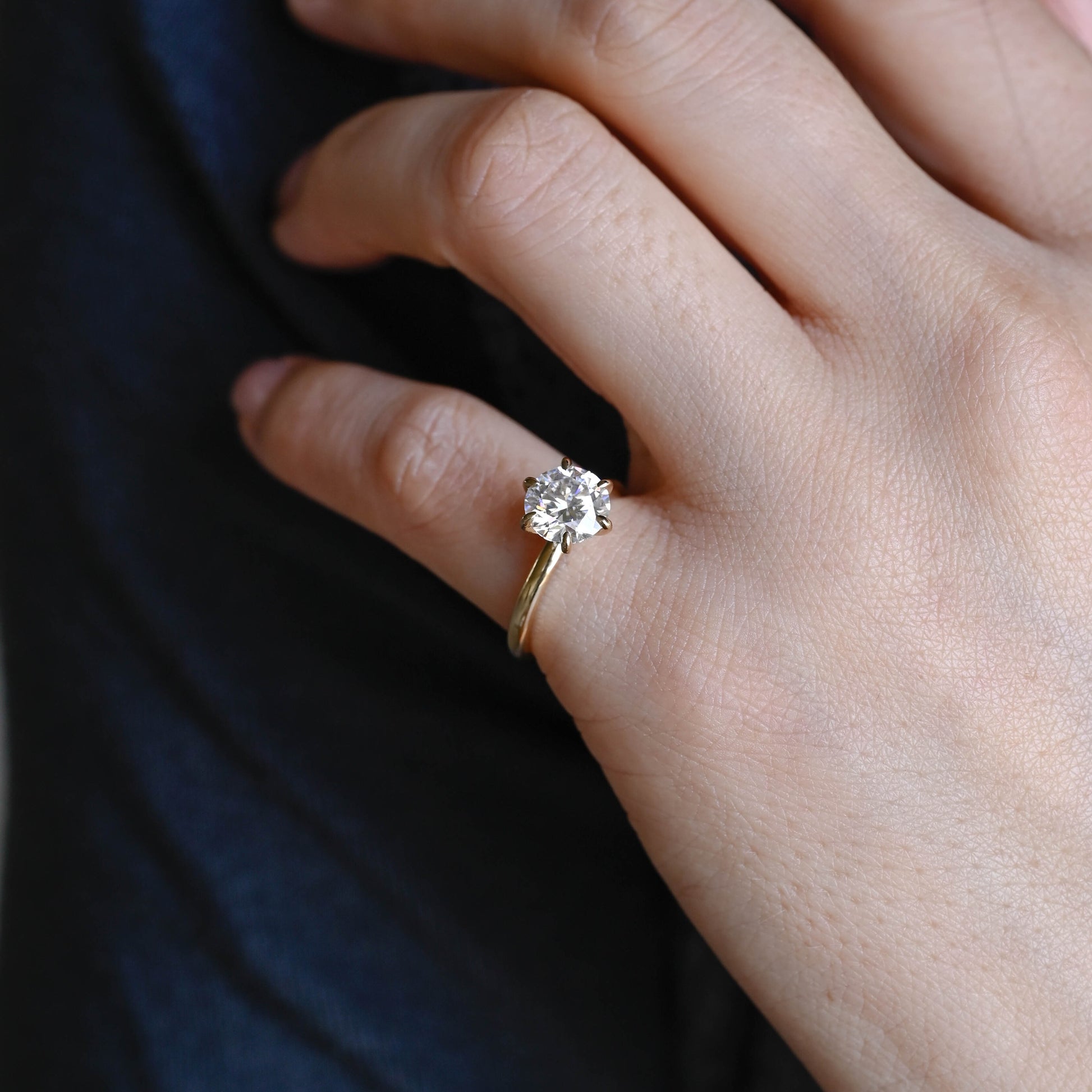 solitaire-round-cut-moissanite-wedding-ring-engagement-ring-dainty-promise-ring