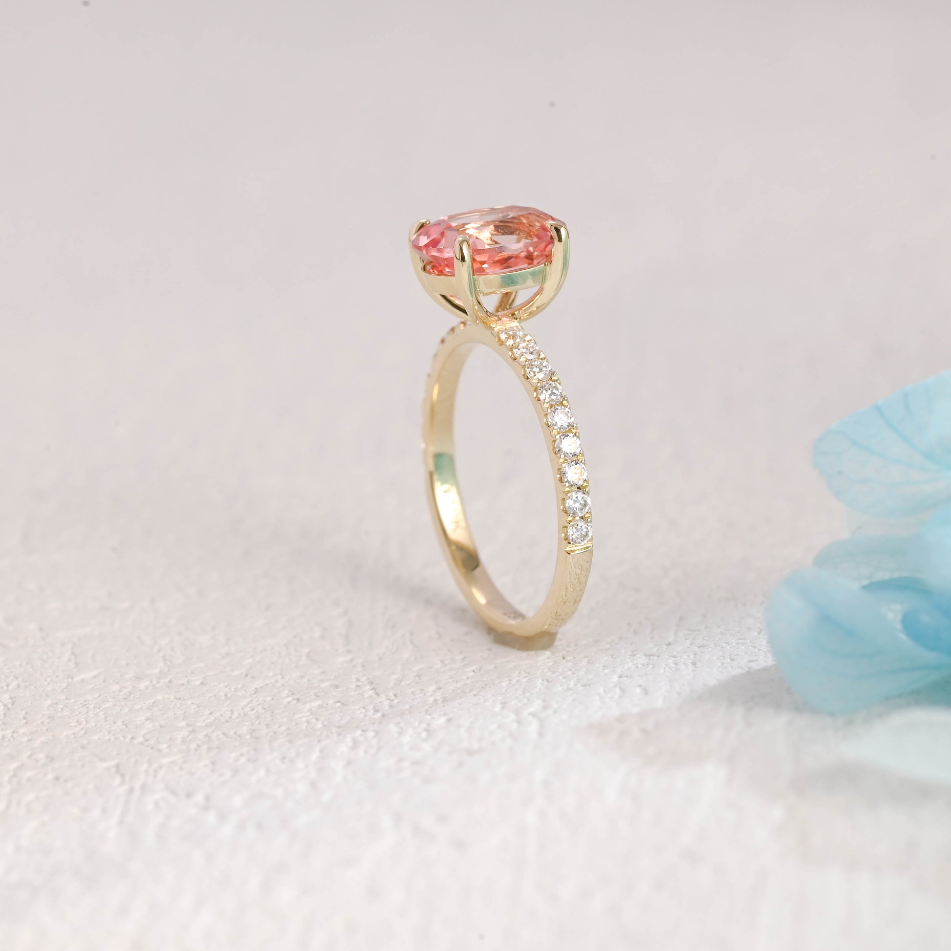 causyou-solid-gold-oval-cut-lab-grown-pink-sapphire-engagement-ring