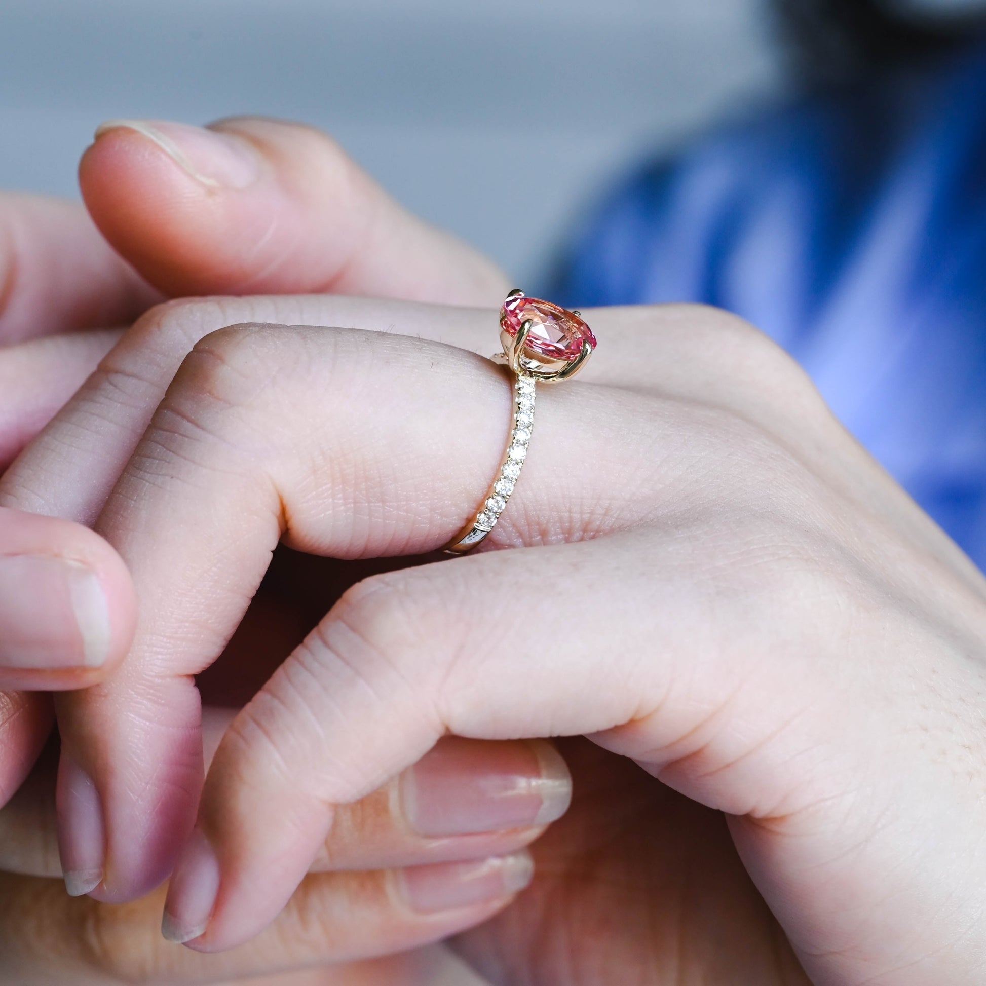 causyou-solid-gold-oval-cut-lab-grown-pink-sapphire-engagement-ring