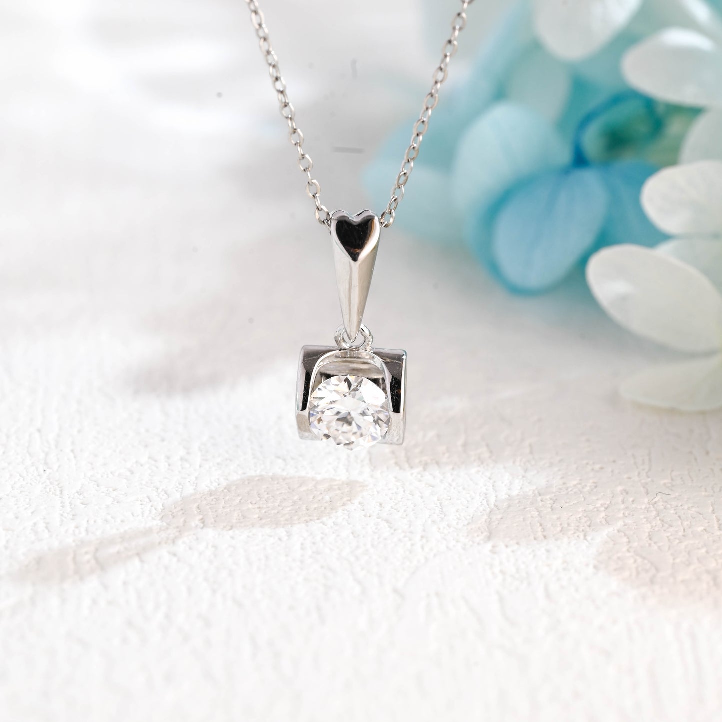 bezel-round-cut-moissanite-pendant-heart-shaped-necklace