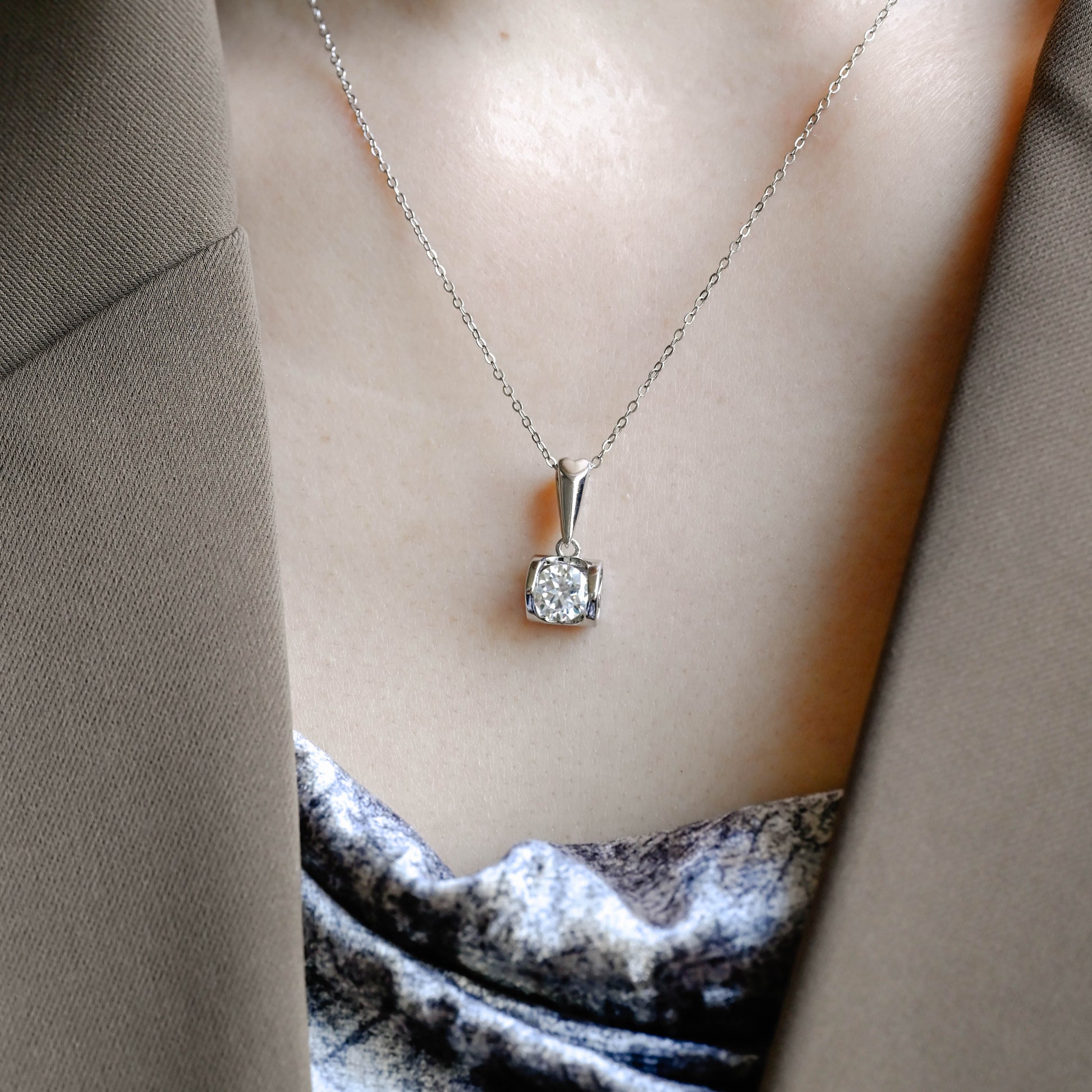 bezel-round-cut-moissanite-pendant-heart-shaped-necklace