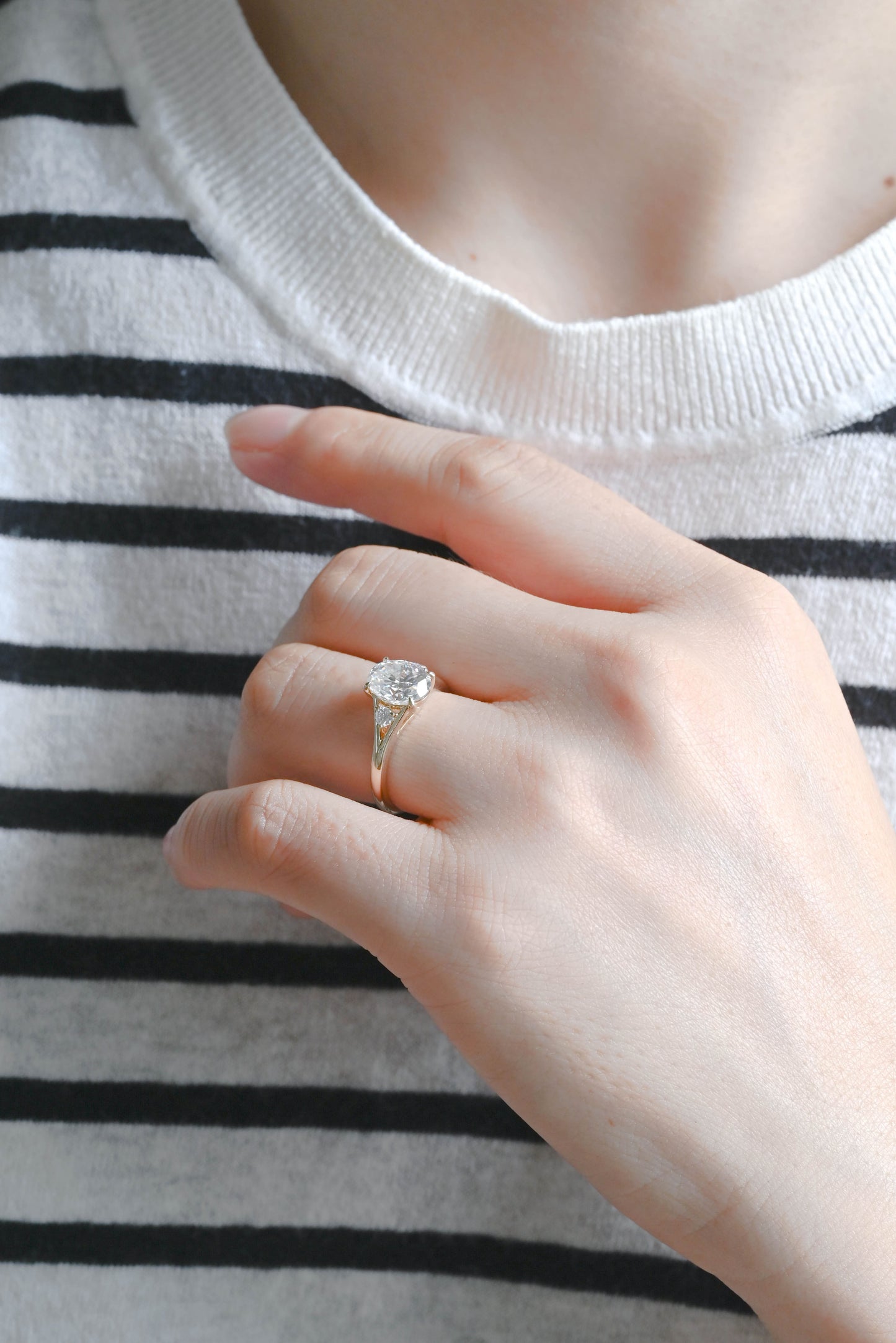 CausYou oval cut diamond engagement ring Solid Gold D/VS1 Oval Cut Lab Grown Diamond Engagement Ring
