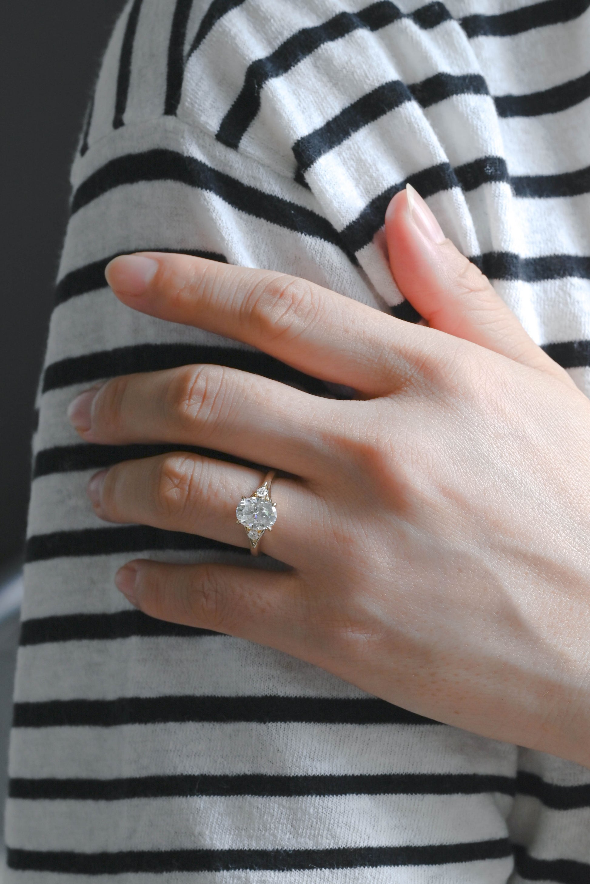 CausYou oval cut diamond engagement ring Solid Gold D/VS1 Oval Cut Lab Grown Diamond Engagement Ring