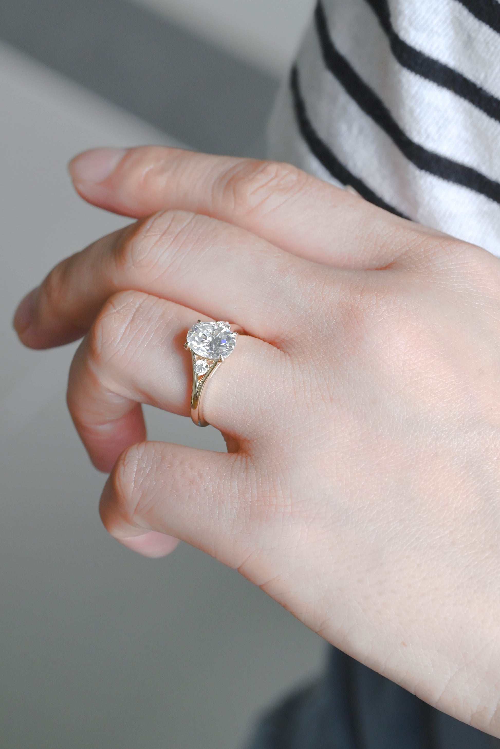 CausYou oval cut diamond engagement ring Solid Gold D/VS1 Oval Cut Lab Grown Diamond Engagement Ring
