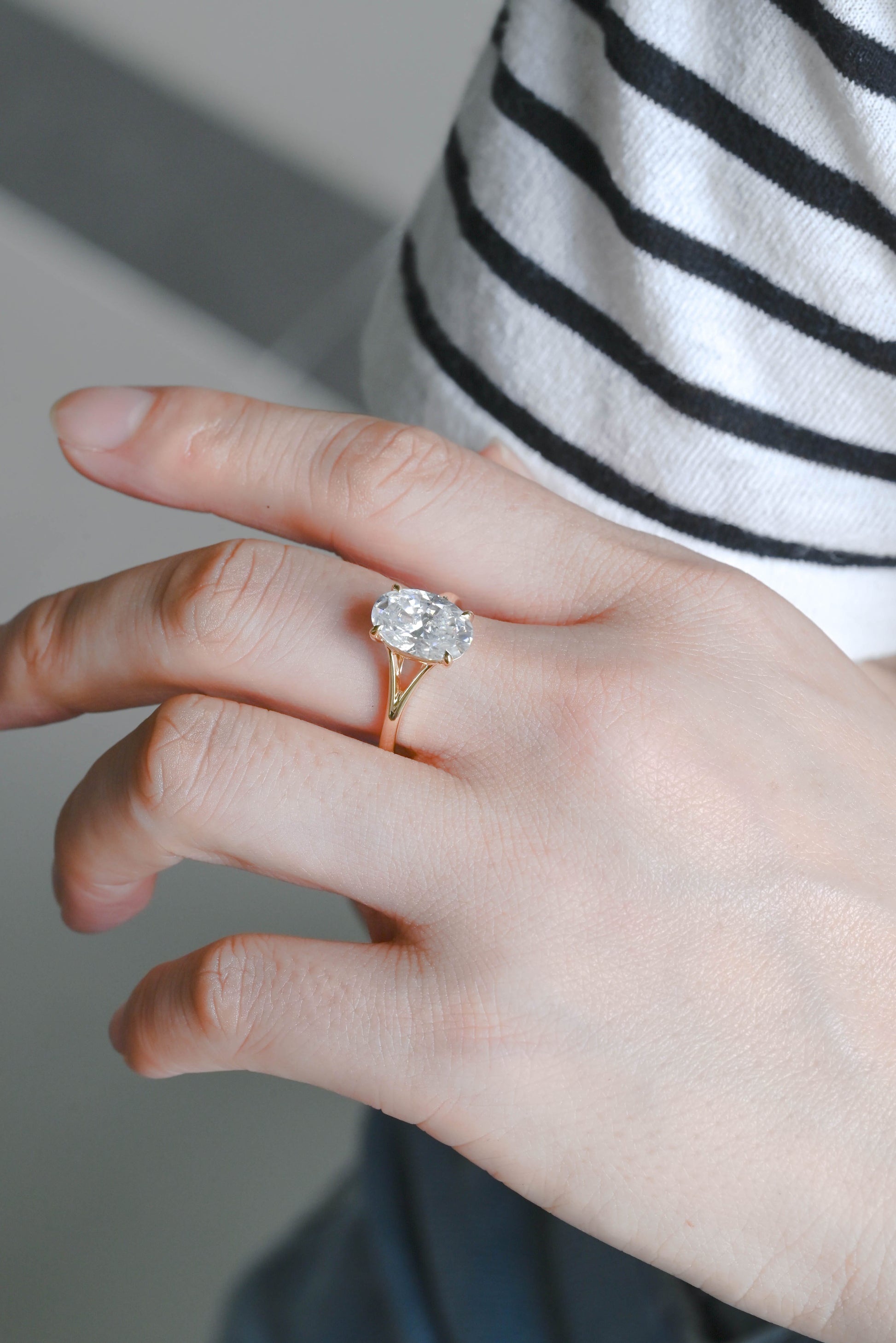 CausYou oval cut diamond engagement ring Solid Gold D/VS1 Split Shank Oval Cut Lab Grown Diamond Engagement Ring