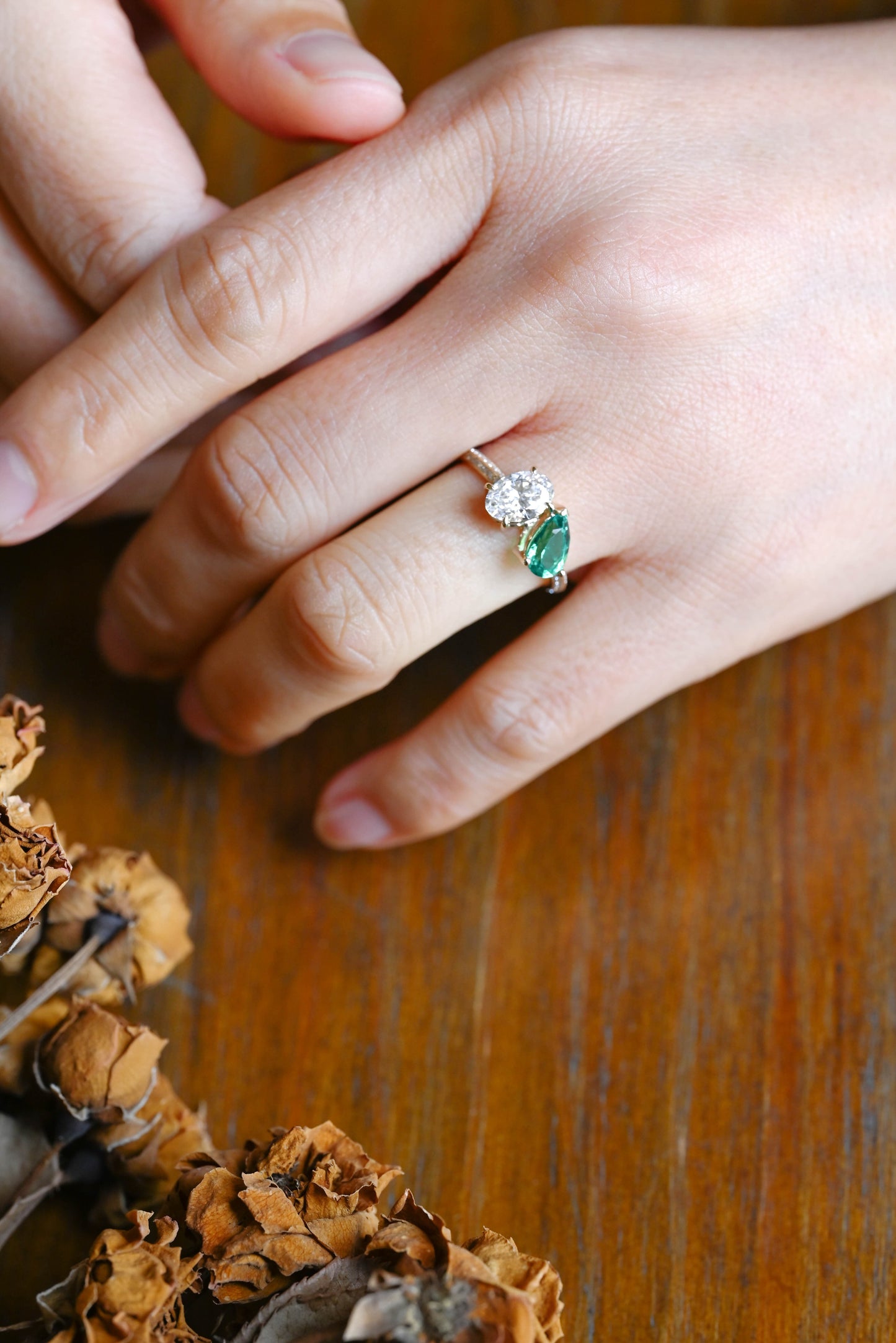 CausYou oval cut diamond engagement ring Solid Gold Oval Lab Diamond Engagement Ring | D VS1 IGI Certified, Emerald & Diamond Toi et Moi Ring