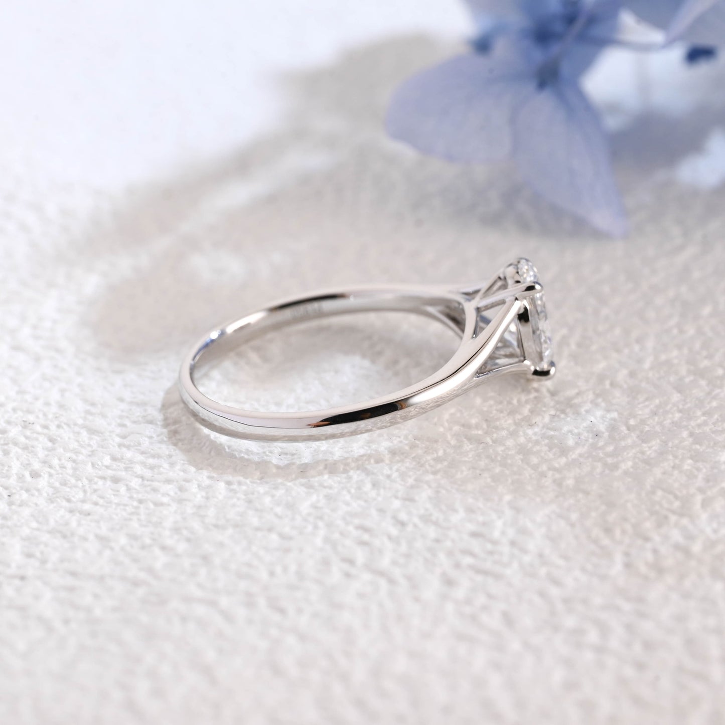 CausYou oval cut diamond engagement ring Solid Gold Split Shank Oval Lab Diamond Engagement Ring | D Color VS1 IGI Certified