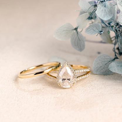 CausYou pear cut bridal set Solid Gold Pear Cut Moissanite Engagement Ring and Wedding Ring Set