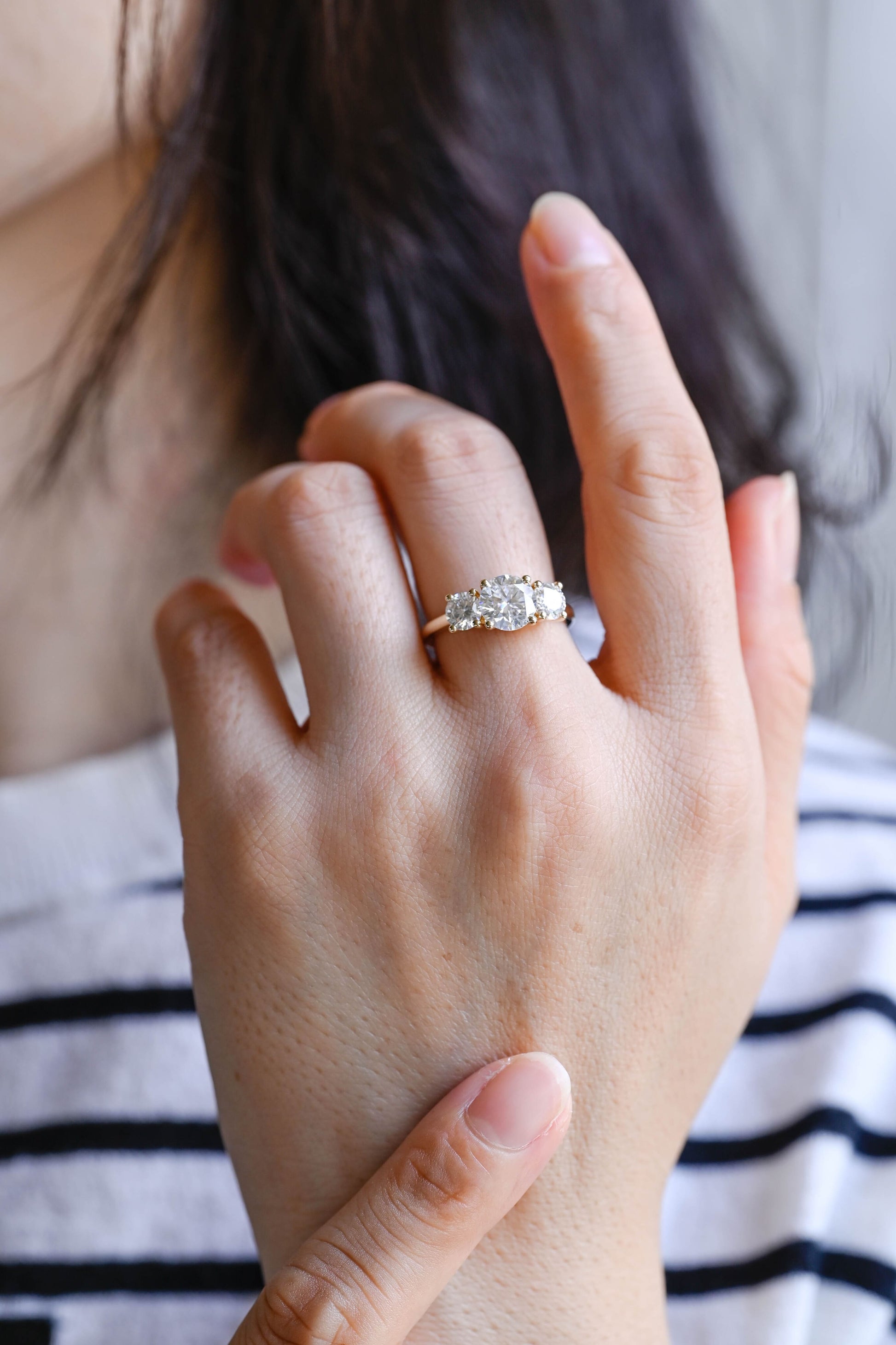 CausYou round cut diamond engagement ring Solid Gold D/VS1 Cathedral Setting Three Stone Round Cut Lab Grown Diamond Engagement Ring