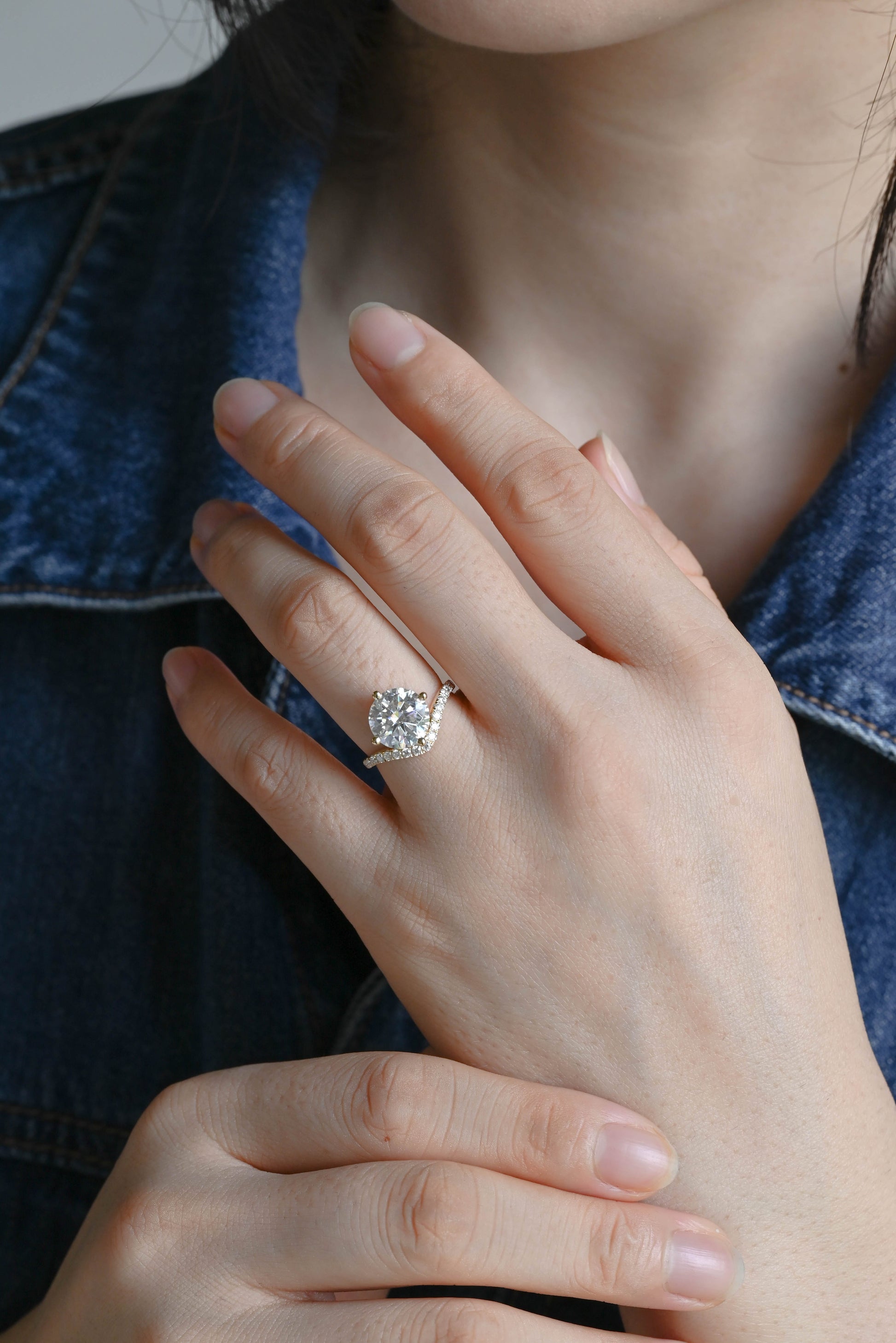 CausYou round cut diamond engagement ring Solid Gold D/VS1 Curved Band Round Cut Lab Grown Diamond Engagement Ring