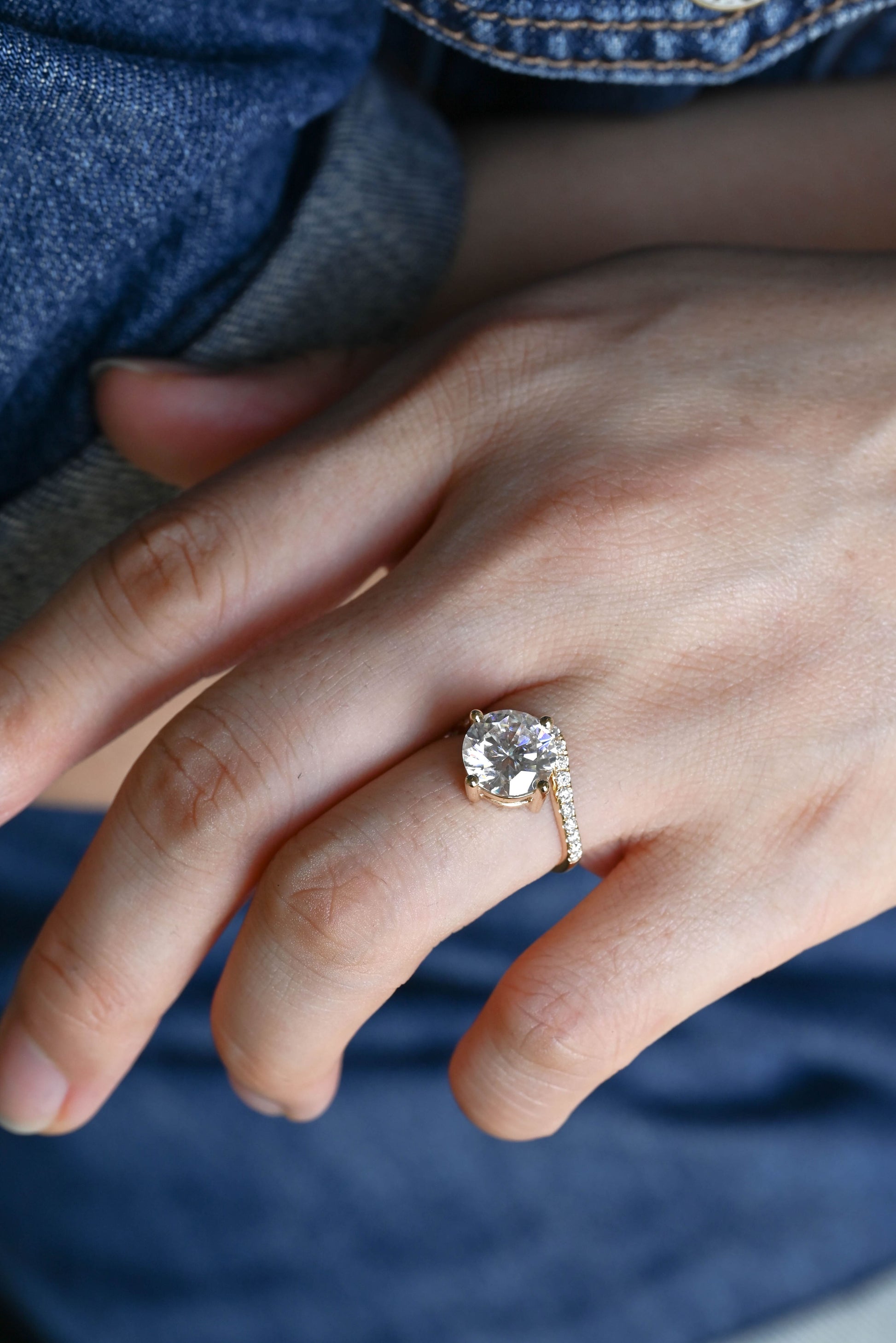 CausYou round cut diamond engagement ring Solid Gold D/VS1 Curved Band Round Cut Lab Grown Diamond Engagement Ring
