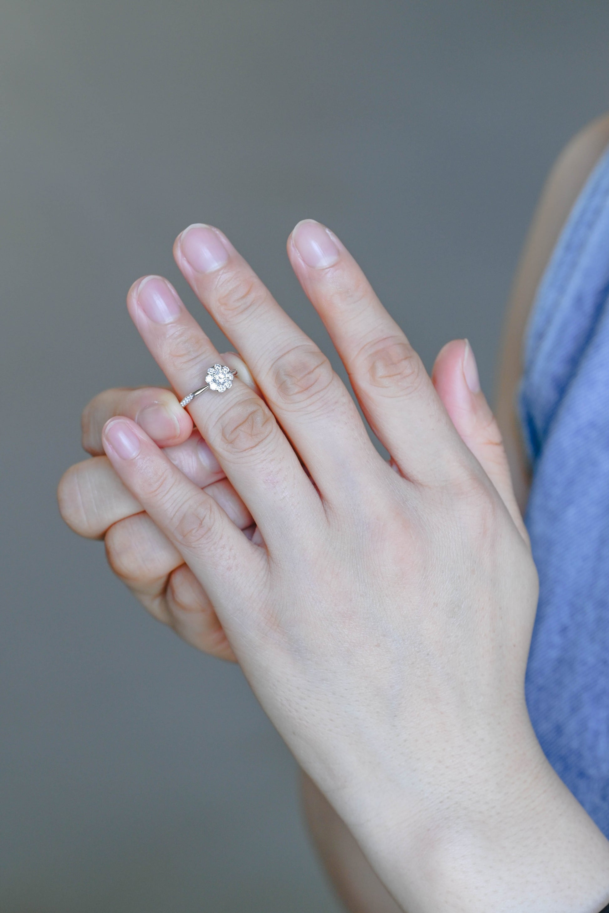 CausYou round cut diamond engagement ring Solid Gold D/VS1 Flower Round Cut Lab Grown Diamond Engagement Ring