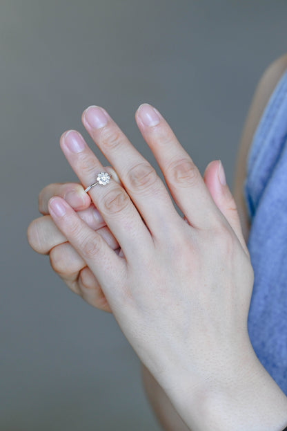 CausYou round cut diamond engagement ring Solid Gold D/VS1 Flower Round Cut Lab Grown Diamond Engagement Ring
