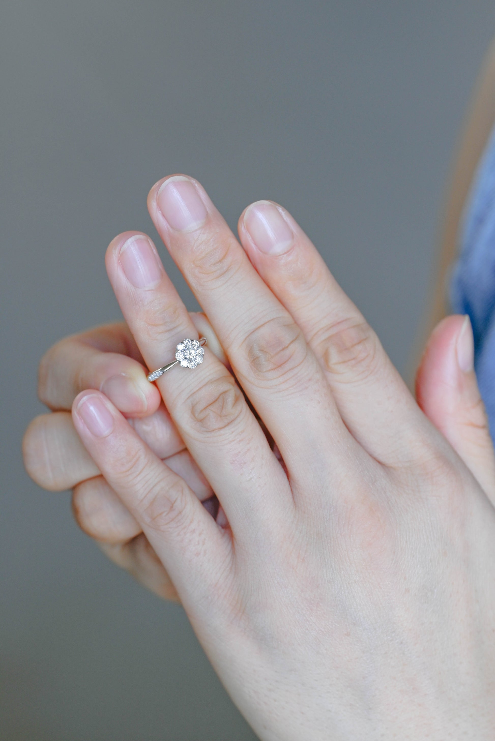 CausYou round cut diamond engagement ring Solid Gold D/VS1 Flower Round Cut Lab Grown Diamond Engagement Ring