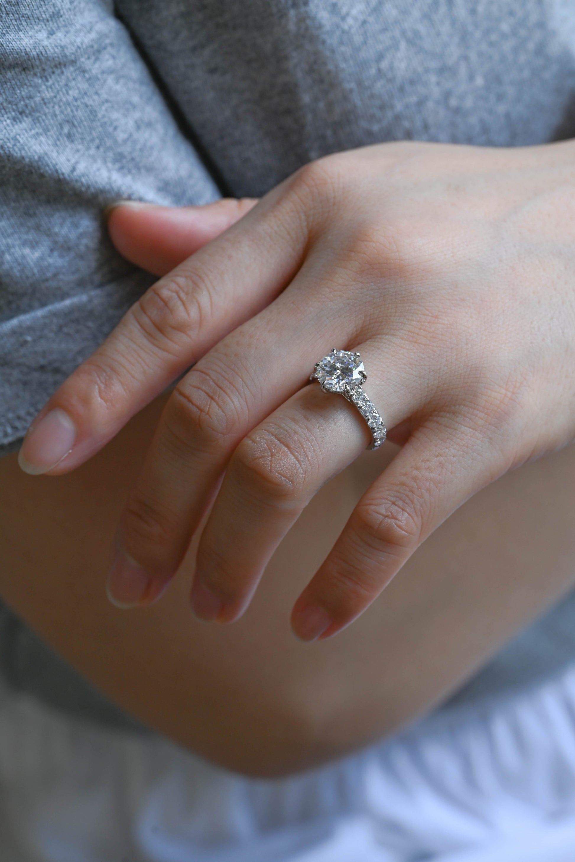 CausYou round cut diamond engagement ring Solid Gold D/VS1 Half Eternity Round Cut Lab Grown Diamond Engagement Ring
