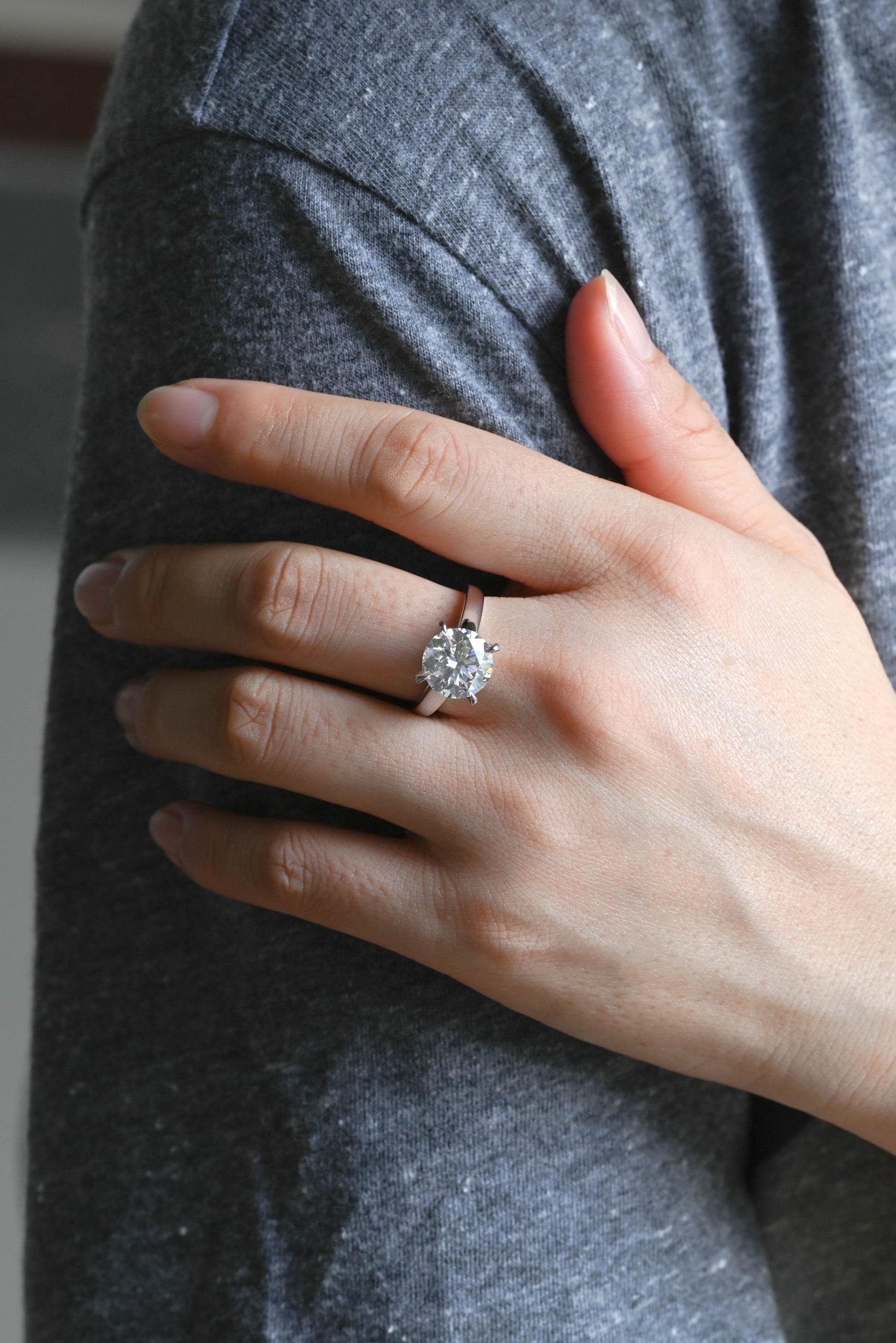 CausYou round cut diamond engagement ring Solid Gold D/VS1 High Setting Round Cut Lab Grown Diamond Engagement Ring