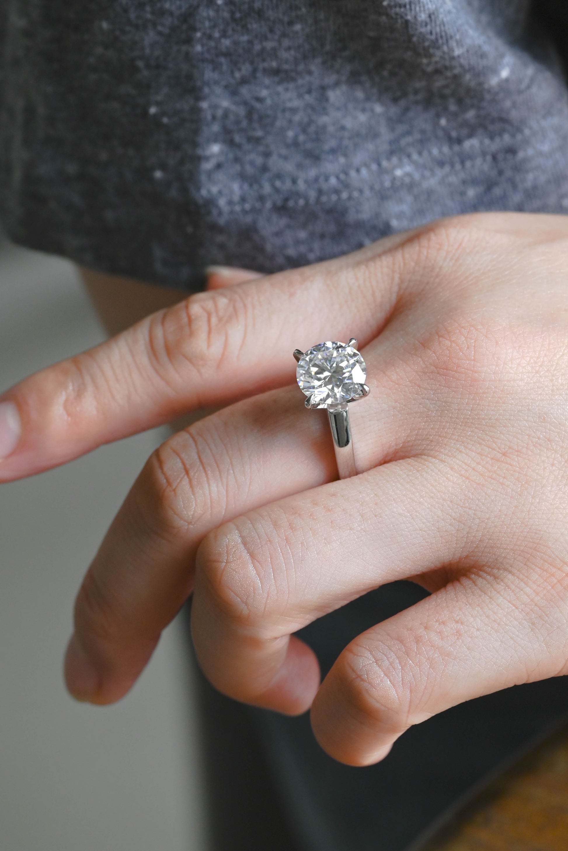 CausYou round cut diamond engagement ring Solid Gold D/VS1 High Setting Round Cut Lab Grown Diamond Engagement Ring