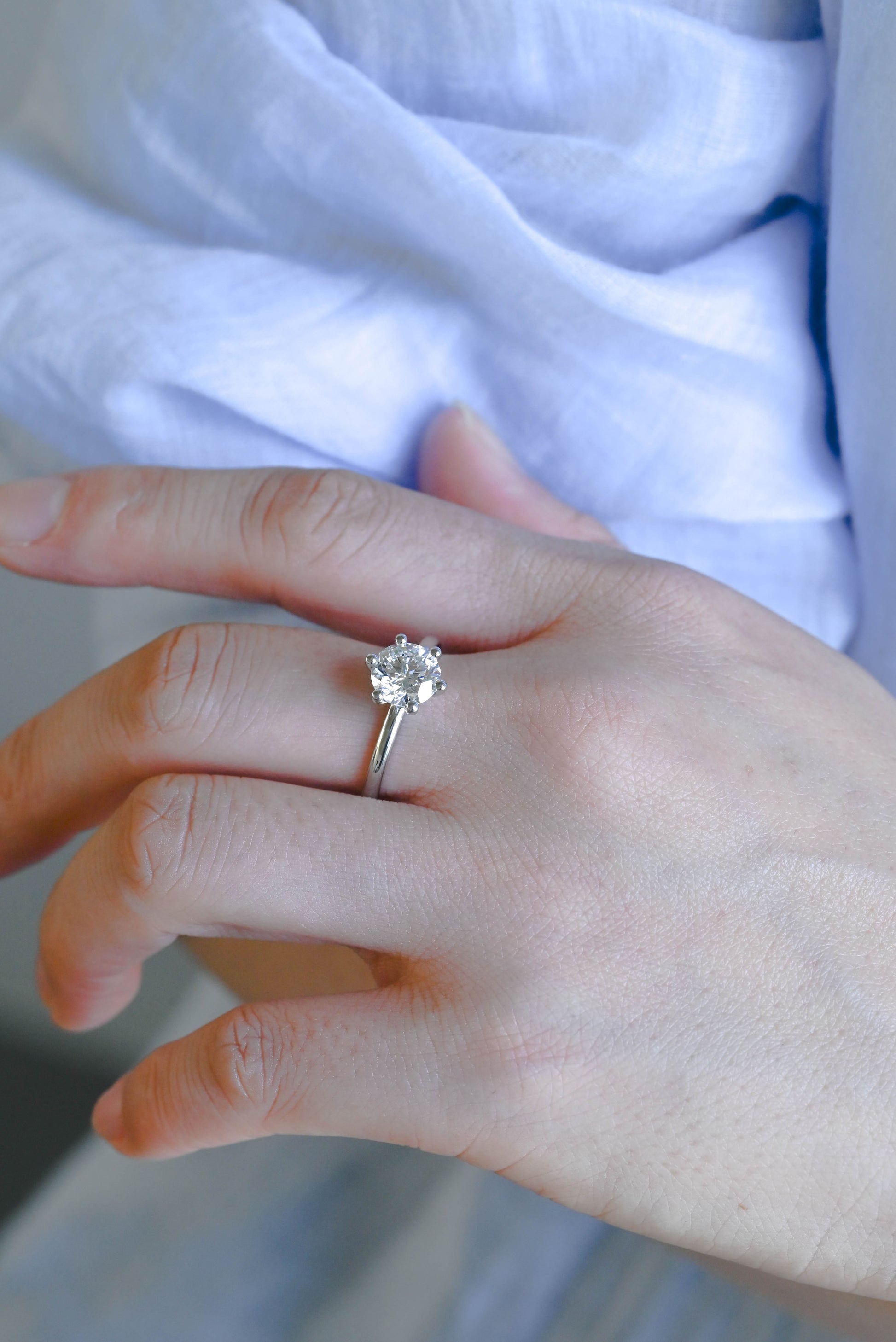 CausYou round cut diamond engagement ring Solid Gold D/VS1 Round Cut Lab Grown Diamond Engagement Ring