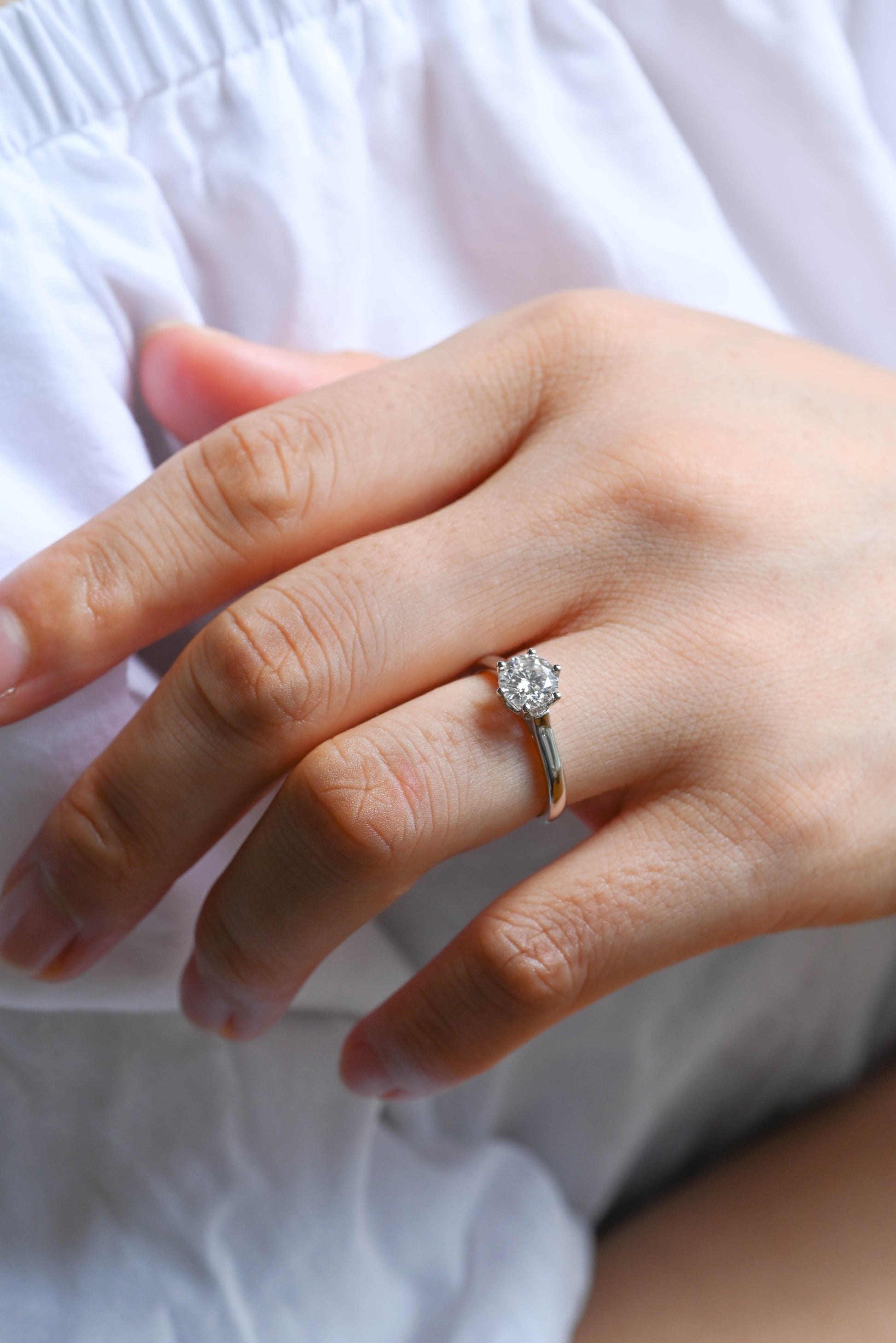 CausYou round cut diamond engagement ring Solid Gold D/VS1 Tulip Setting Round Cut Lab Grown Diamond Engagement Ring