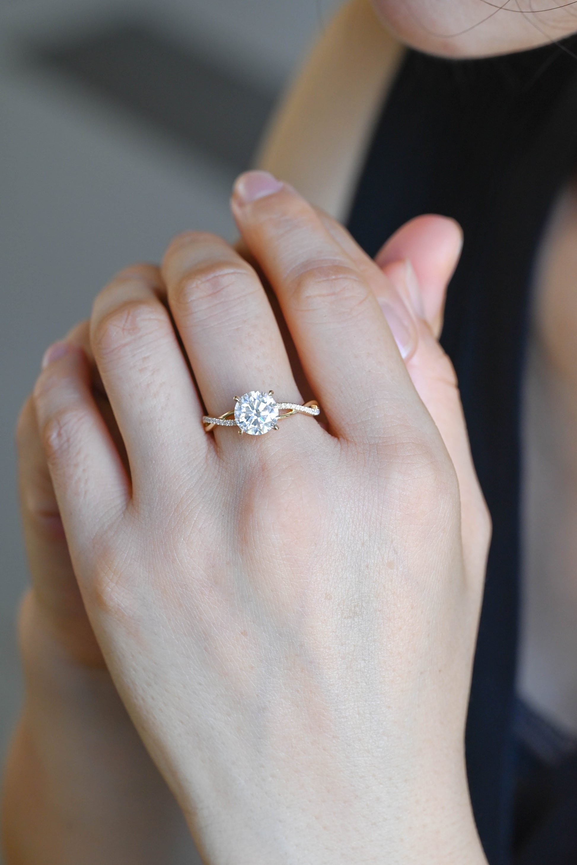 CausYou round cut diamond engagement ring Solid Gold D/VS1 Twisted Band Round Cut Lab Grown Diamond Engagement Ring