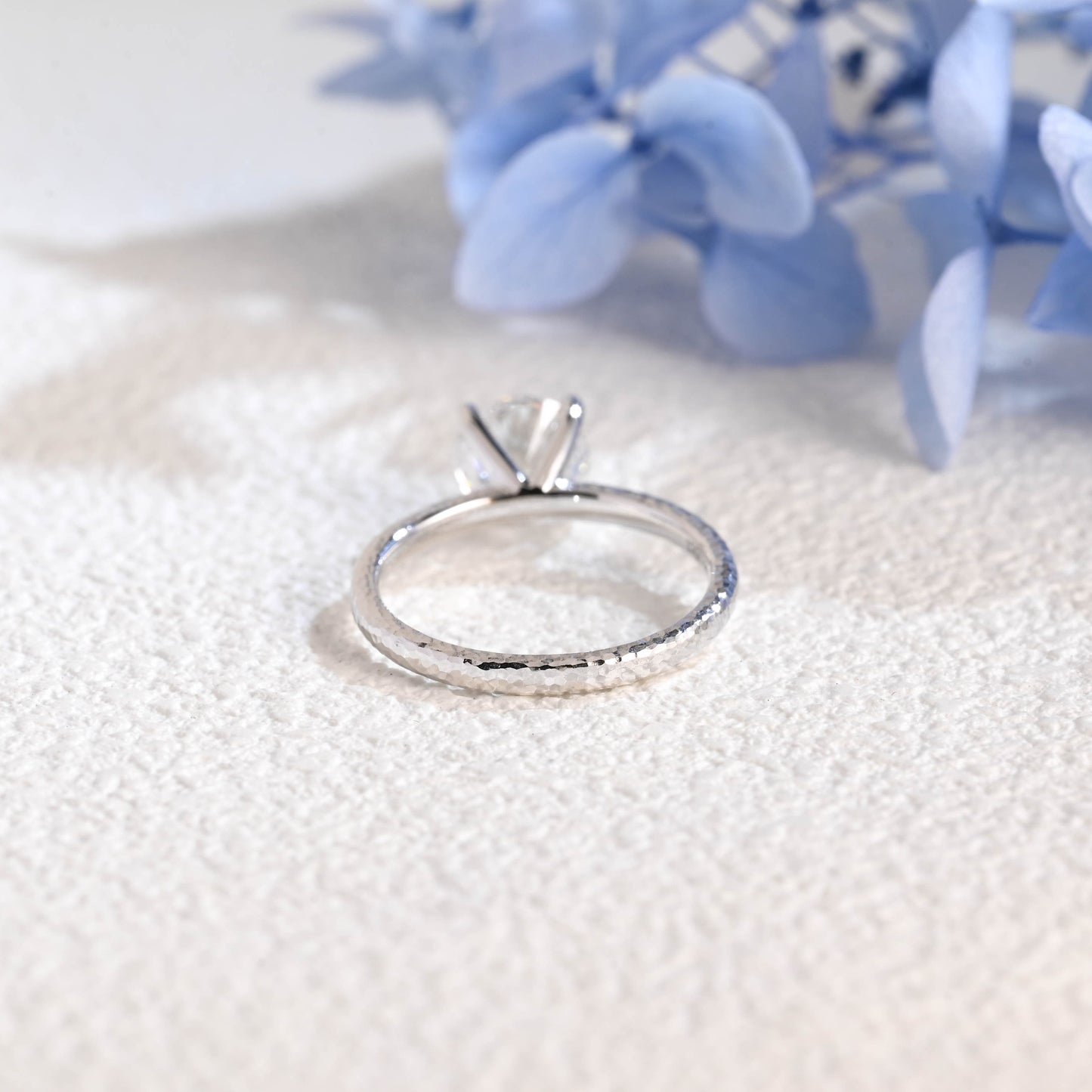 CausYou round cut diamond engagement ring Solid Gold Hammered Round Cut Lab Diamond Engagement Ring | D VS1 IGI Certified