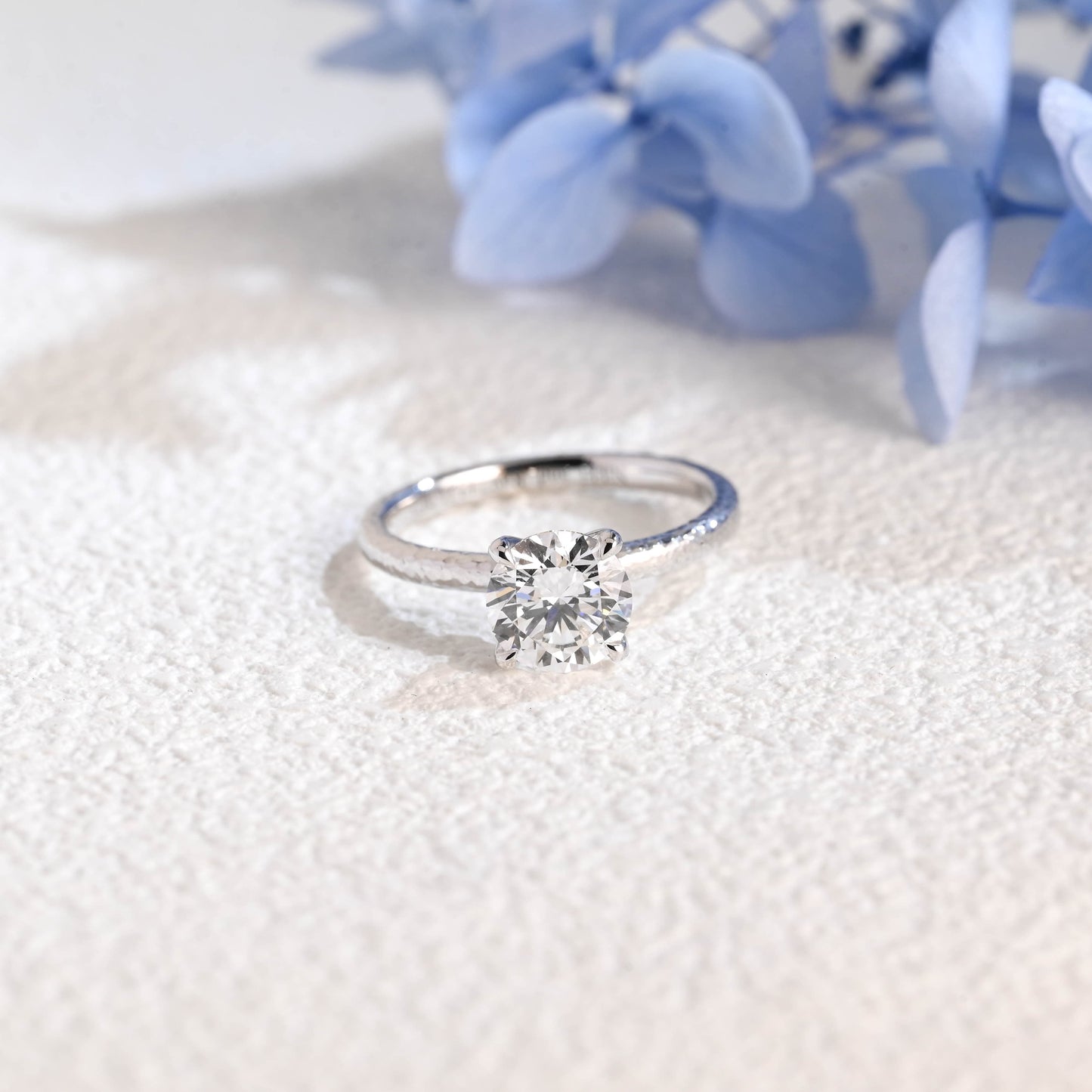 CausYou round cut diamond engagement ring Solid Gold Hammered Round Cut Lab Diamond Engagement Ring | D VS1 IGI Certified