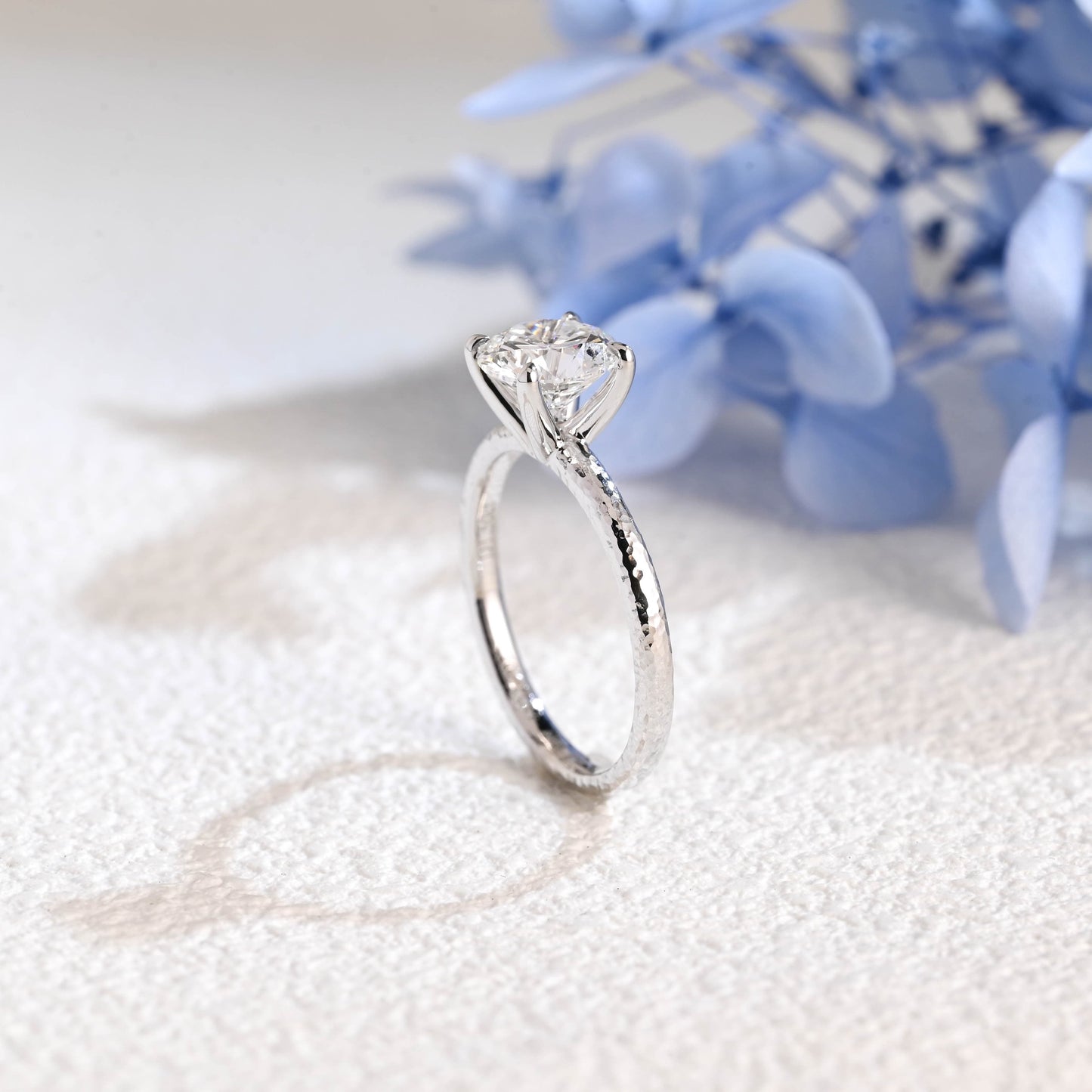 CausYou round cut diamond engagement ring Solid Gold Hammered Round Cut Lab Diamond Engagement Ring | D VS1 IGI Certified