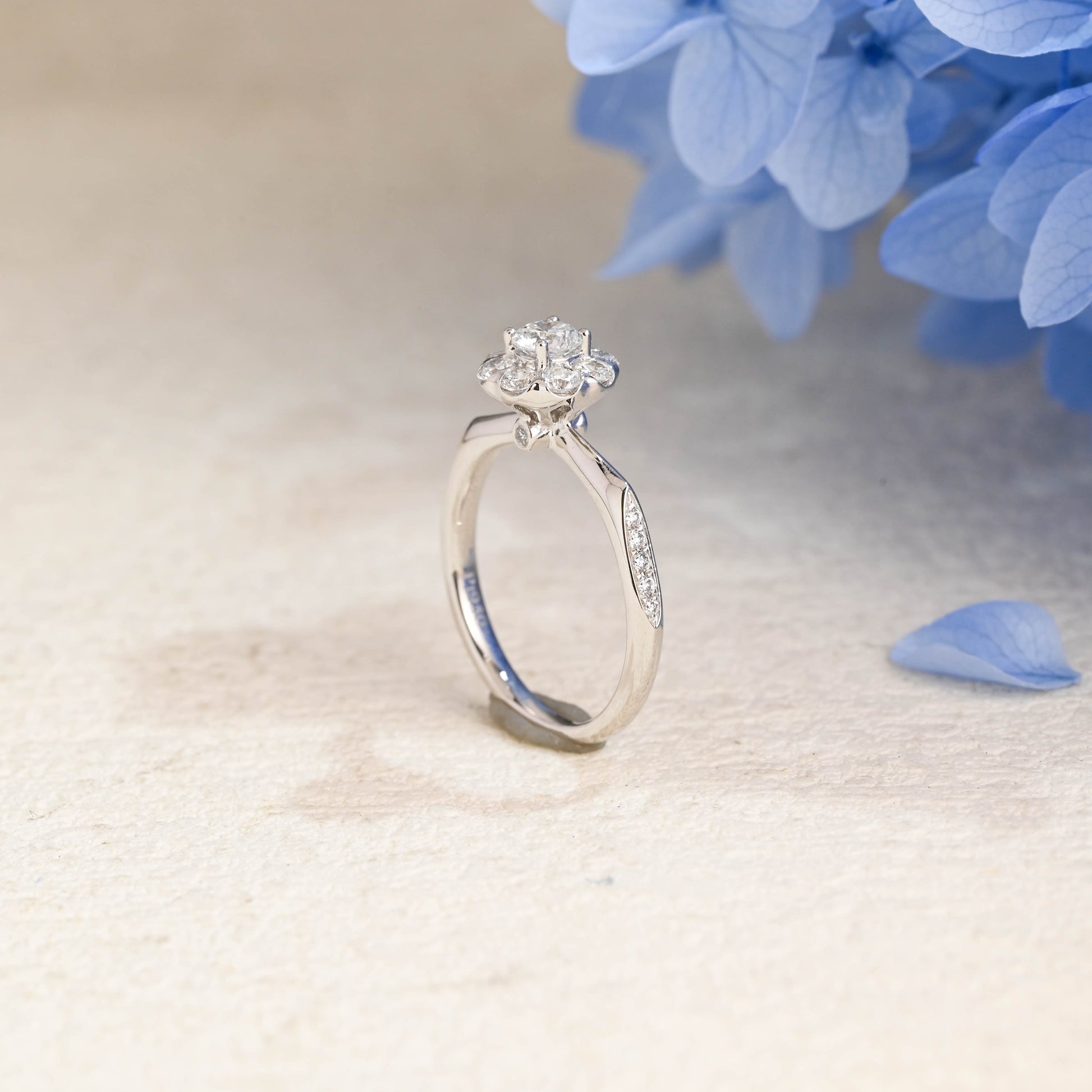 CausYou round cut moissanite engagement ring Solid Gold Cluster Round Cut Moissanite Engagement Ring