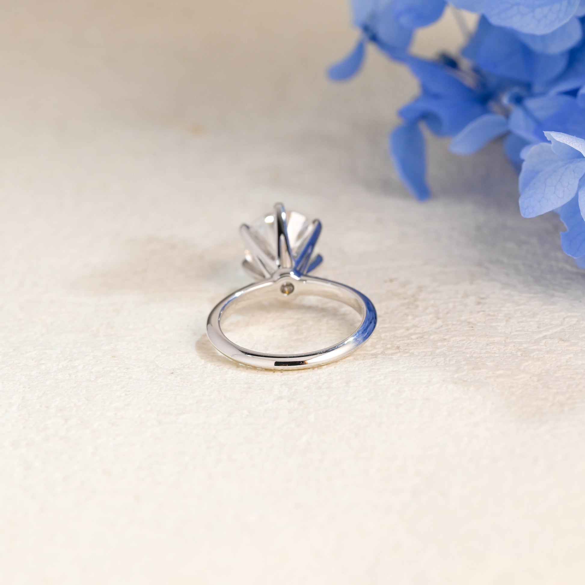 CausYou round cut moissanite engagement ring Solid Gold Solitaire Round Cut Moissanite Engagement Ring Knife Edge