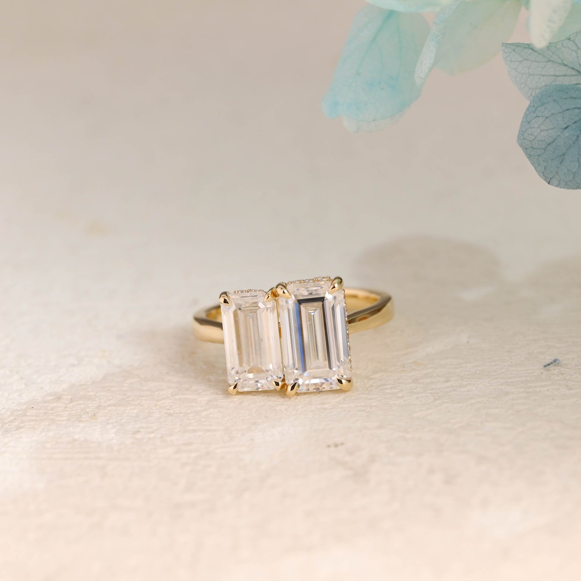 CausYou toi et moi engagement ring Solid Gold Elongated Emerald Cut Moissanite Toi et Moi Ring