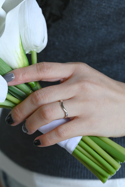 CausYou women's wedding ring Solid Gold 2.5mm Curved Plain Wedding Ring