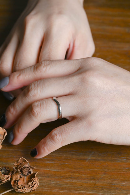 CausYou women's wedding ring Solid Gold 2.5mm Curved Plain Wedding Ring