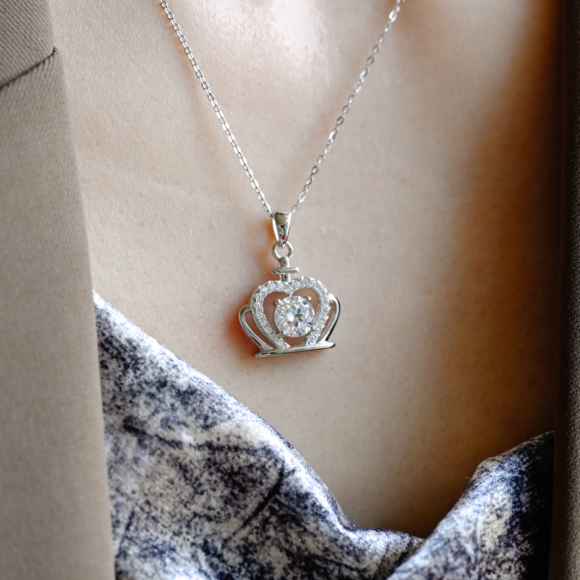 princess-crown-queen-style-moissanite-pendant-necklace