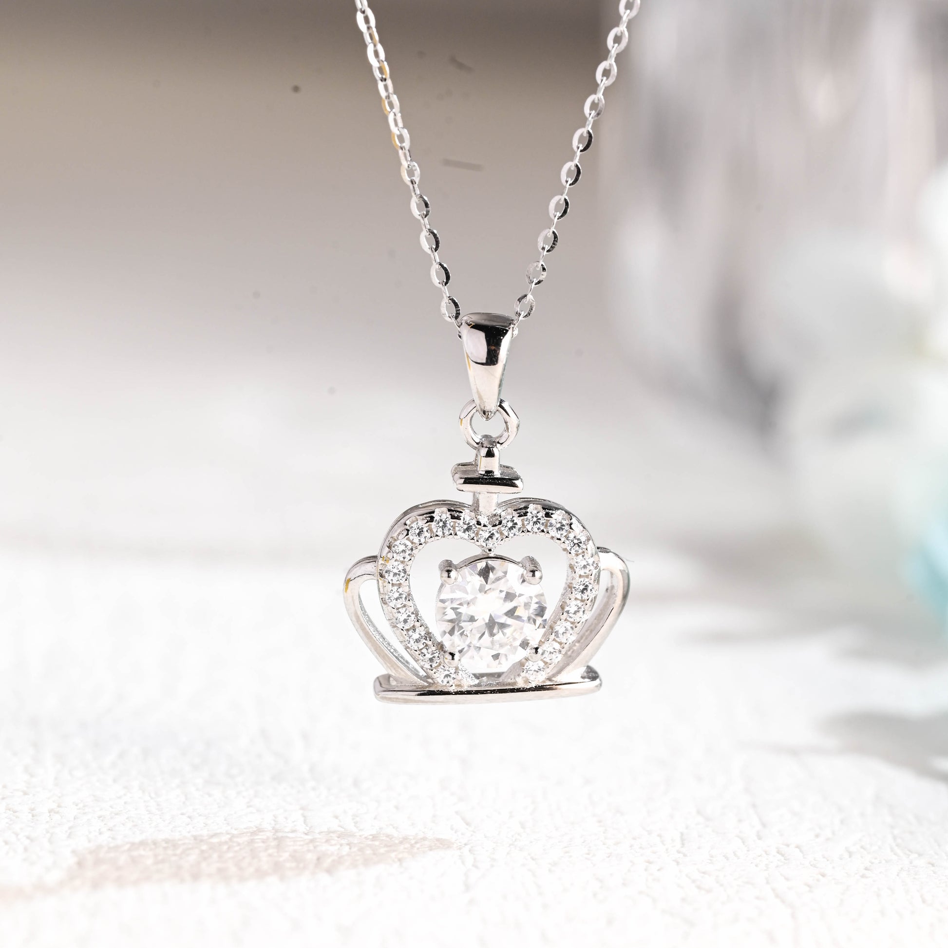 princess-crown-queen-style-moissanite-pendant-necklace