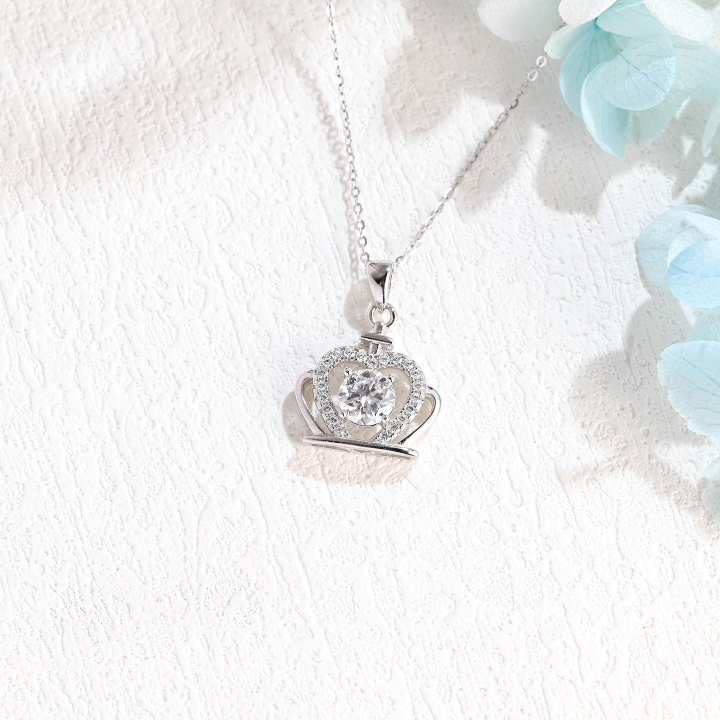 princess-crown-queen-style-moissanite-pendant-necklace