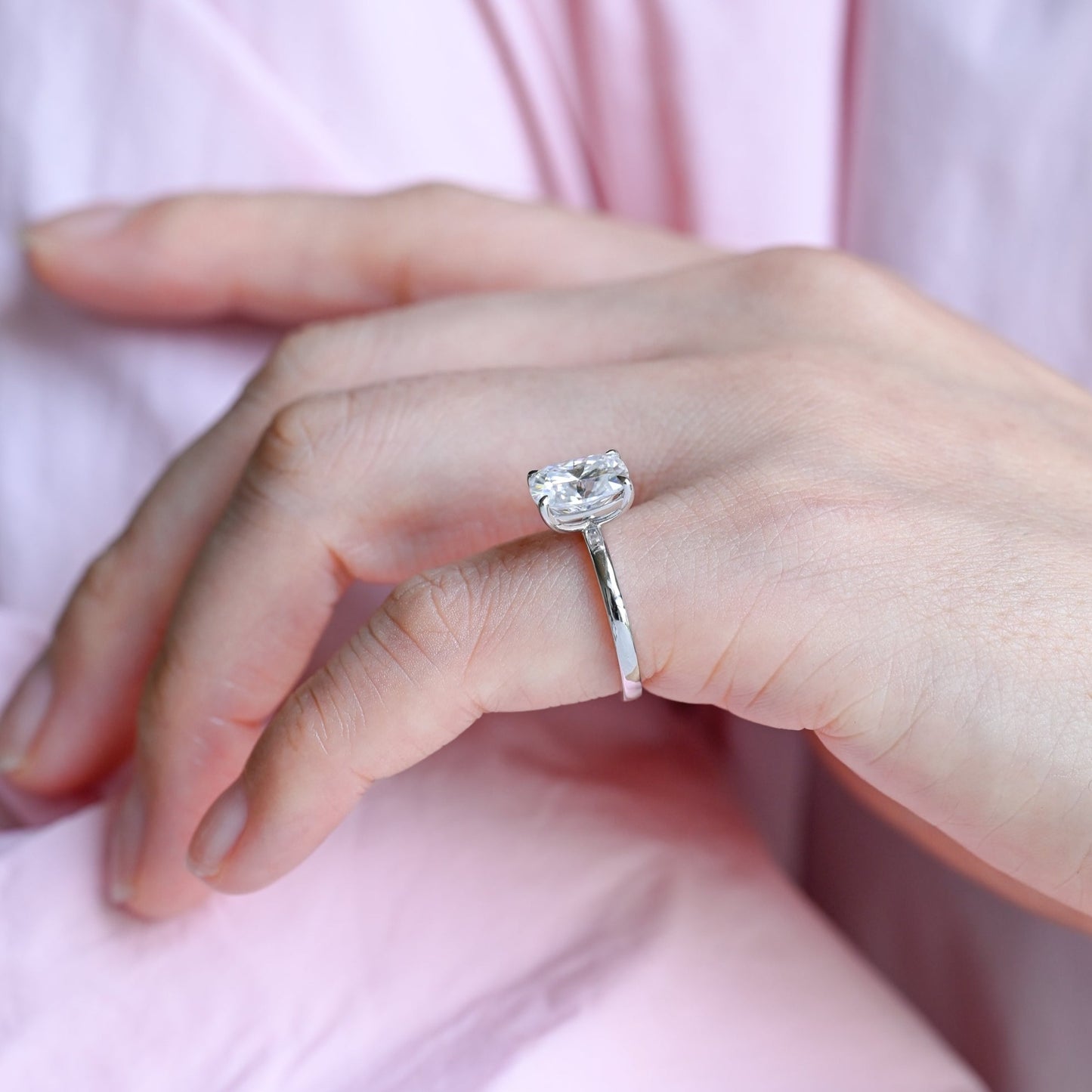 elongated-cutshion-cut-lab-grown-diamond-engagement-ring