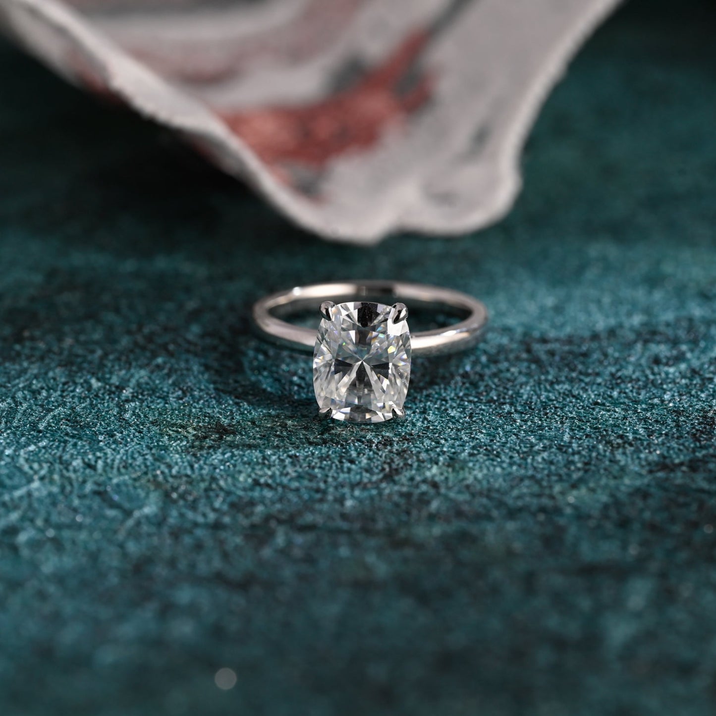 elongated-cutshion-cut-lab-grown-diamond-engagement-ring