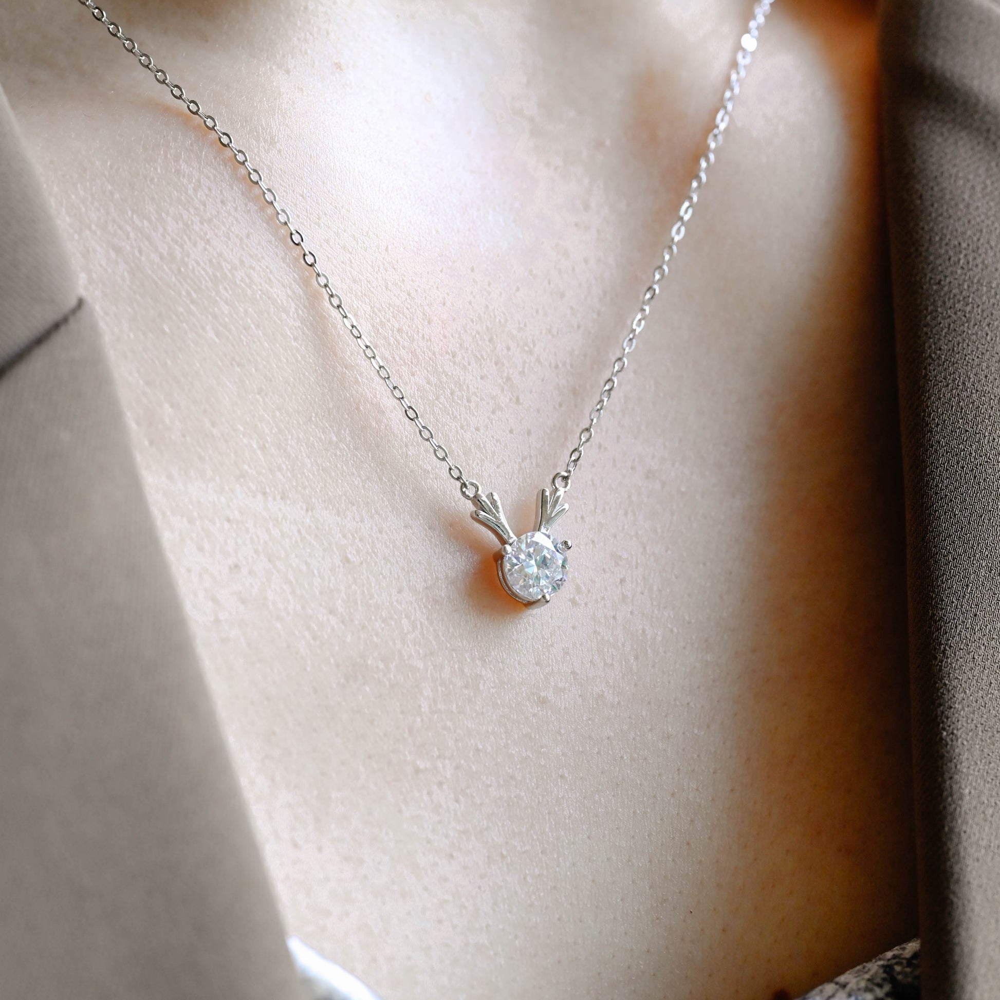 deer-horn-moissanite-necklace-pendant-gifts-for-her