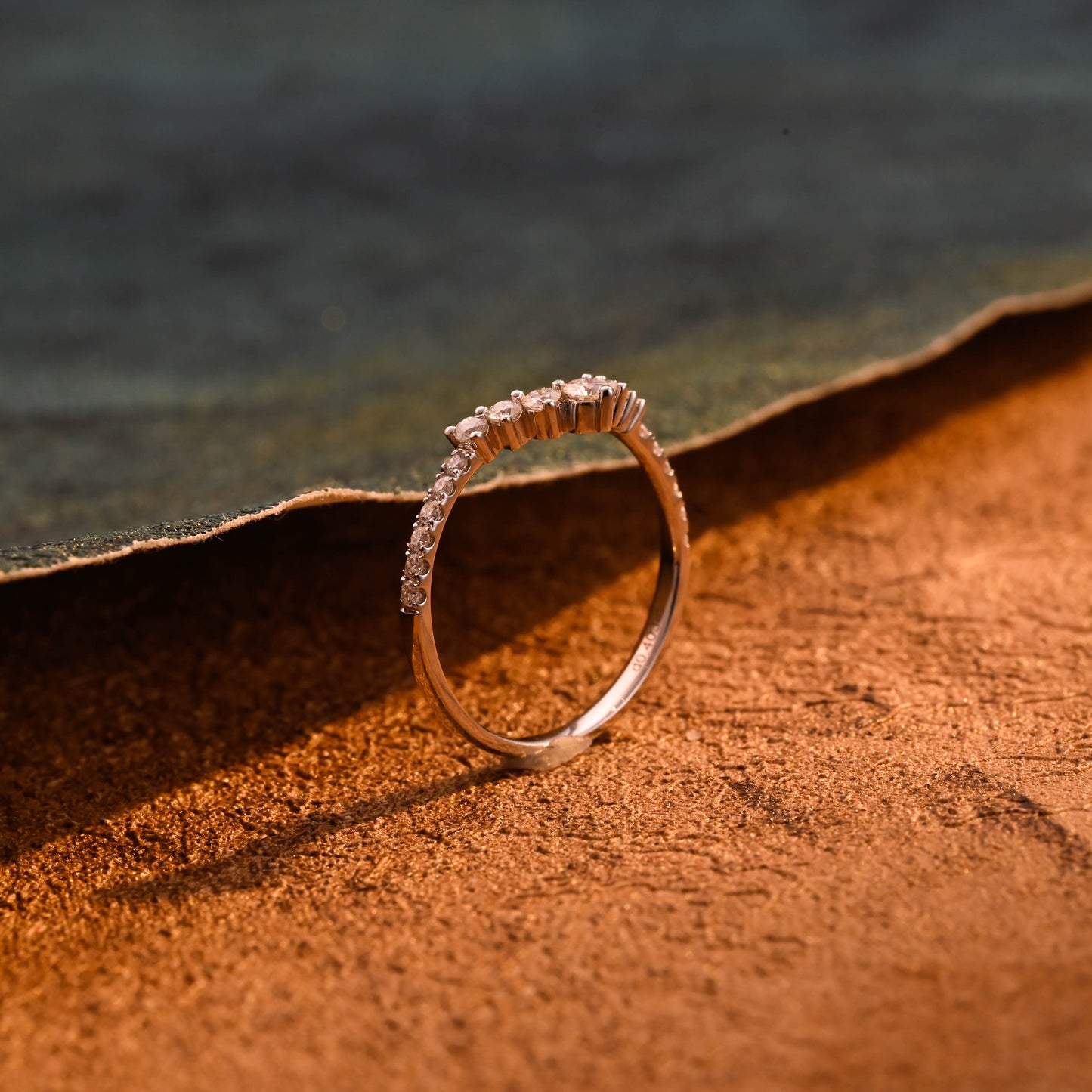 curved-wedding-band-lab-diamond-wedding-ring